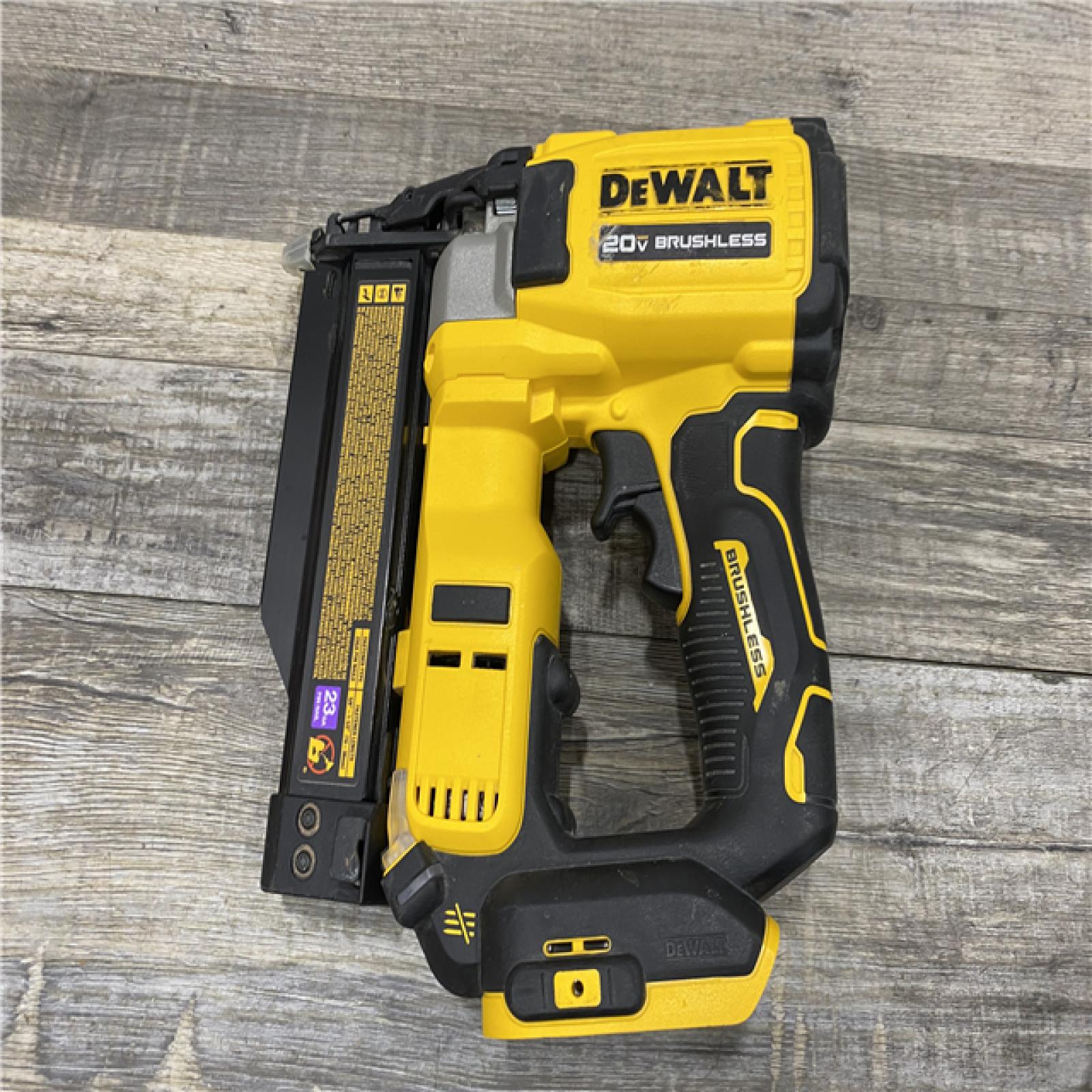 AS-IS DEWALT ATOMIC 20V MAX Lithium Ion Cordless 23 Gauge Pin Nailer Kit