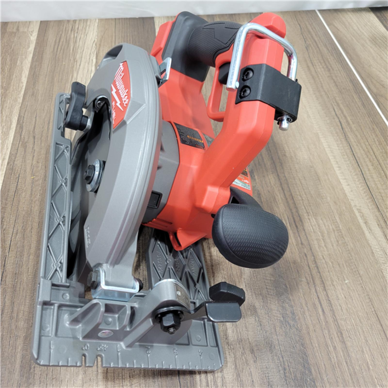 AS-IS Milwaukee Tools M18 FUEL 7-1/4 Circular Saw (Tool Only)
