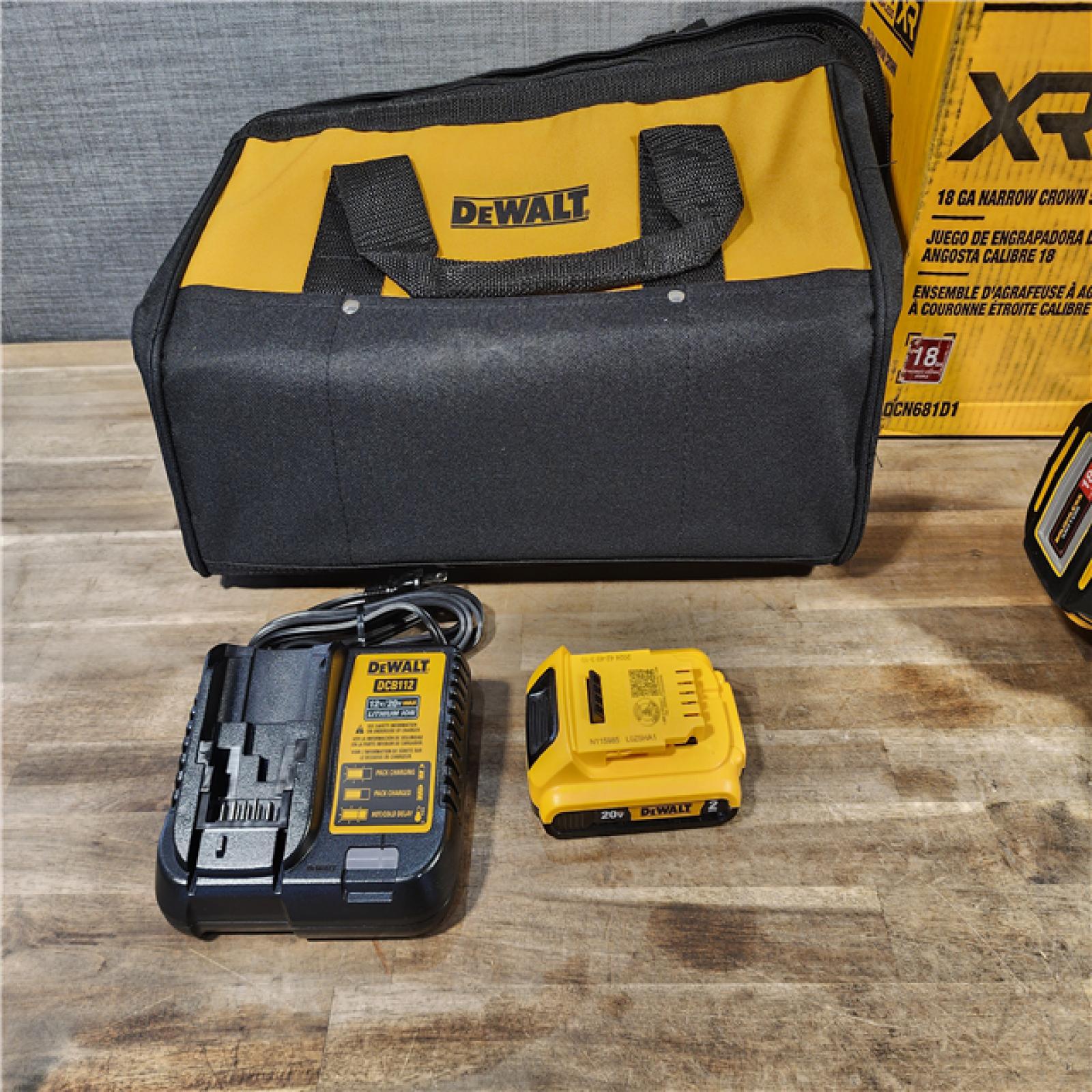 HOUSTON LOCATION - AS-IS DeWALT DCN681D1 20-Volt MAX 18ga Cordless Brushless Narrow Crown Stapler Kit