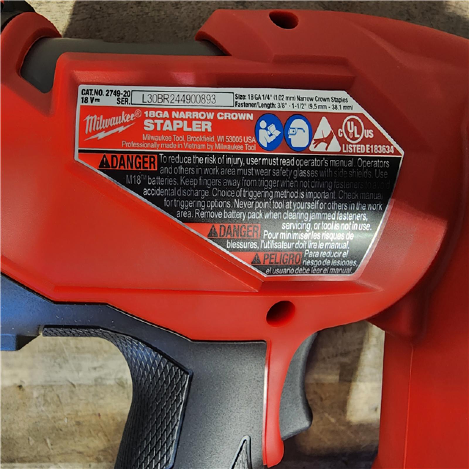 HOUSTON LOCATION - AS-IS (APPEARS LIKE NEW) MILWAUKEE FUEL 18-Volt Lithium-Ion Brushless Cordless 18-Gauge 1/4 in. Narrow Crown Stapler (Tool-Only)