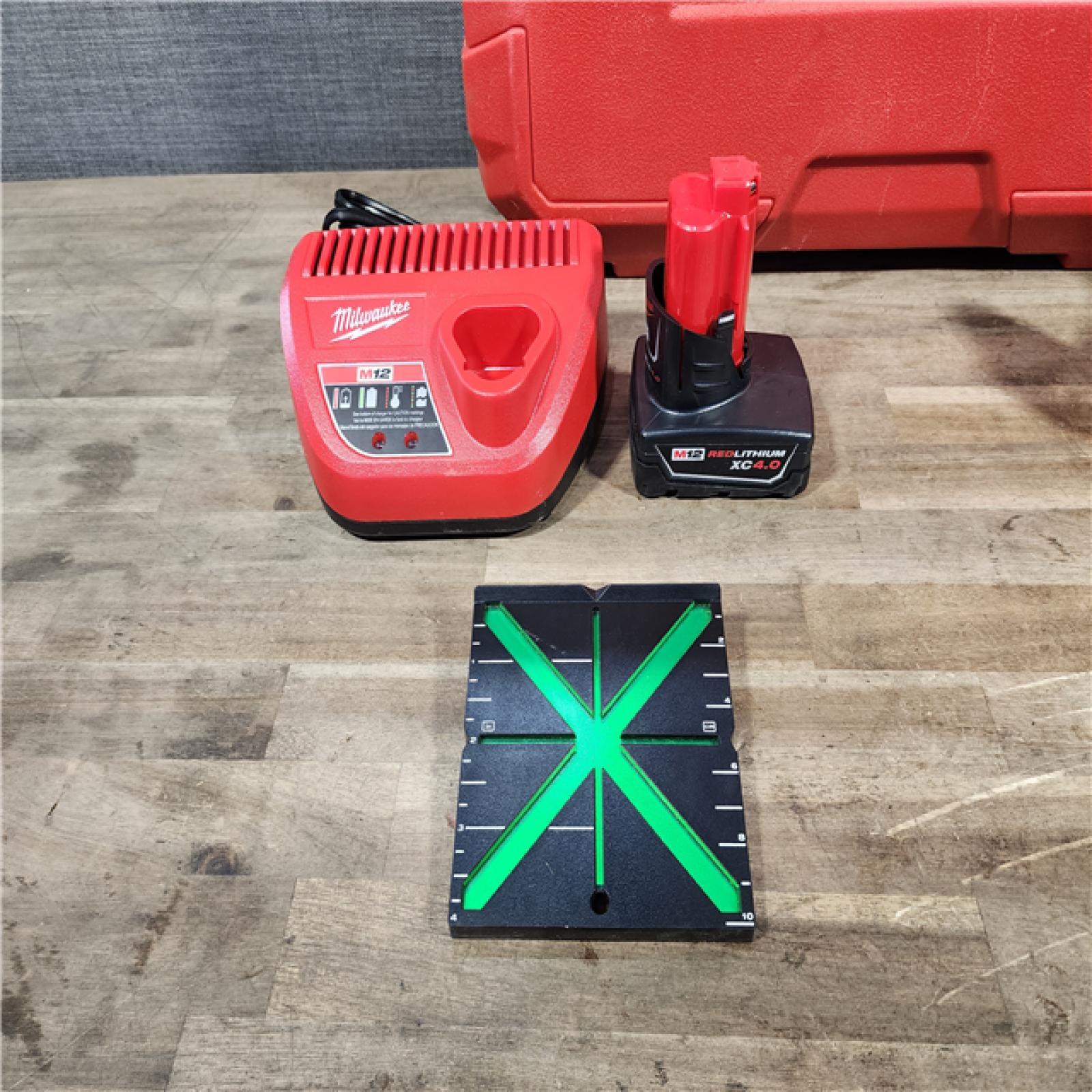 HOUSTON LOCATION - AS-IS Milwaukee-3632-21 M12 Green Beam Laser 360° 3-Plane Kit