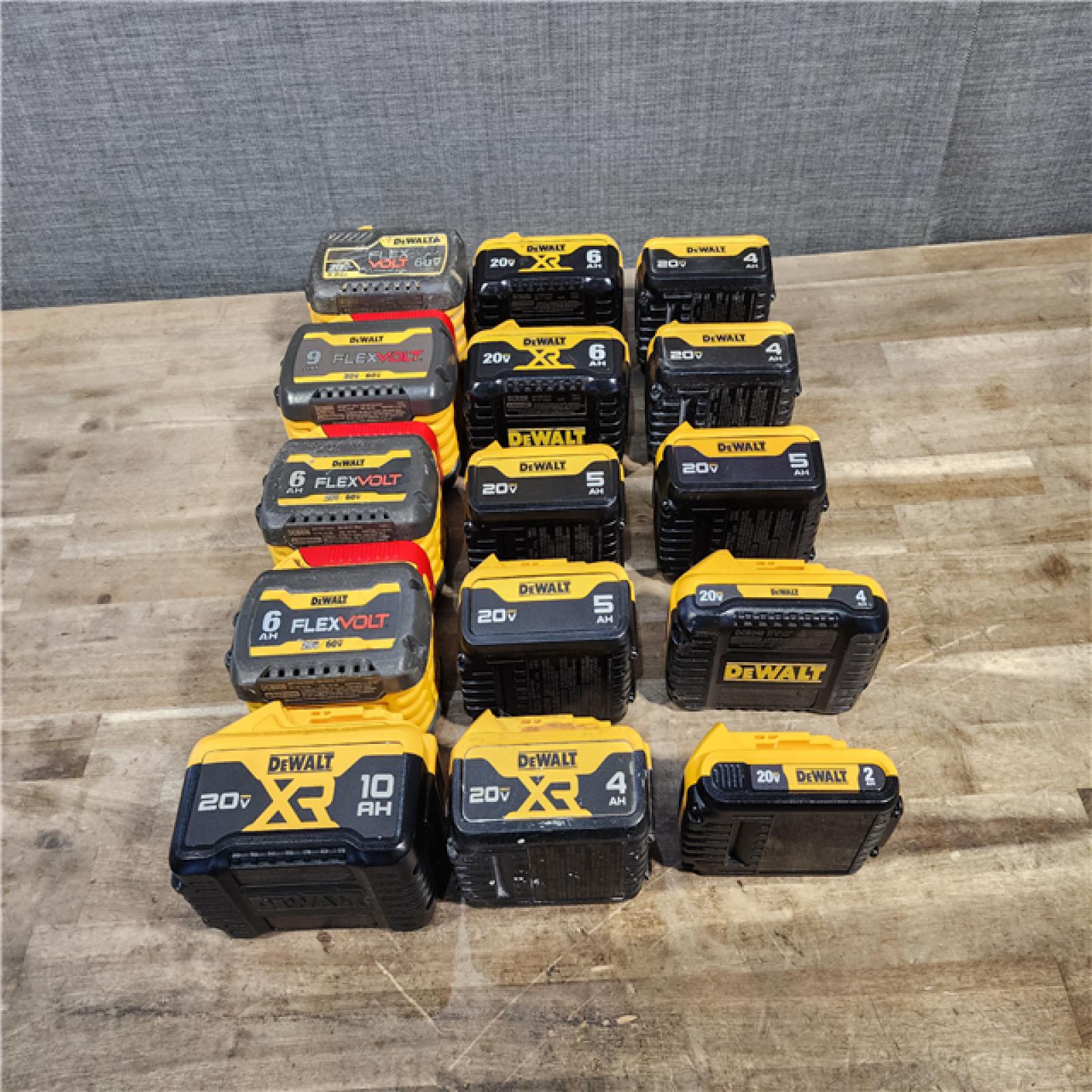 HOUSTON LOCATION - AS-IS DEWALT BATTERY PACK QTY - 15