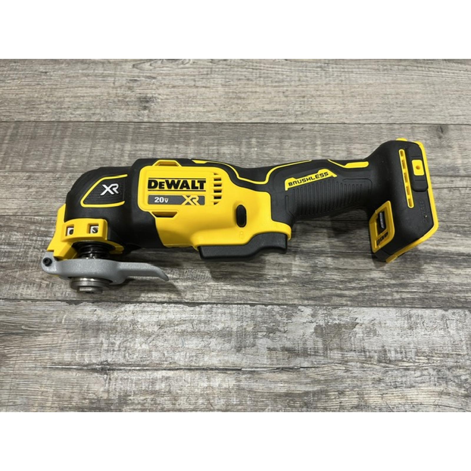 AS-IS DEWALT 20V MAX XR Cordless Brushless 3-Speed Oscillating Multi Tool Kit