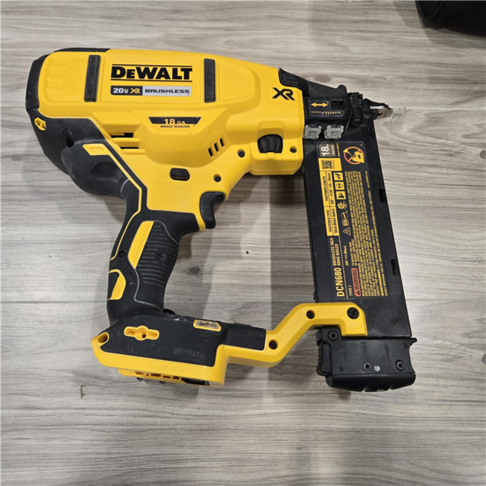 AS-IS DEWALT 20V MAX XR 18 Gauge Brad Nailer Kit