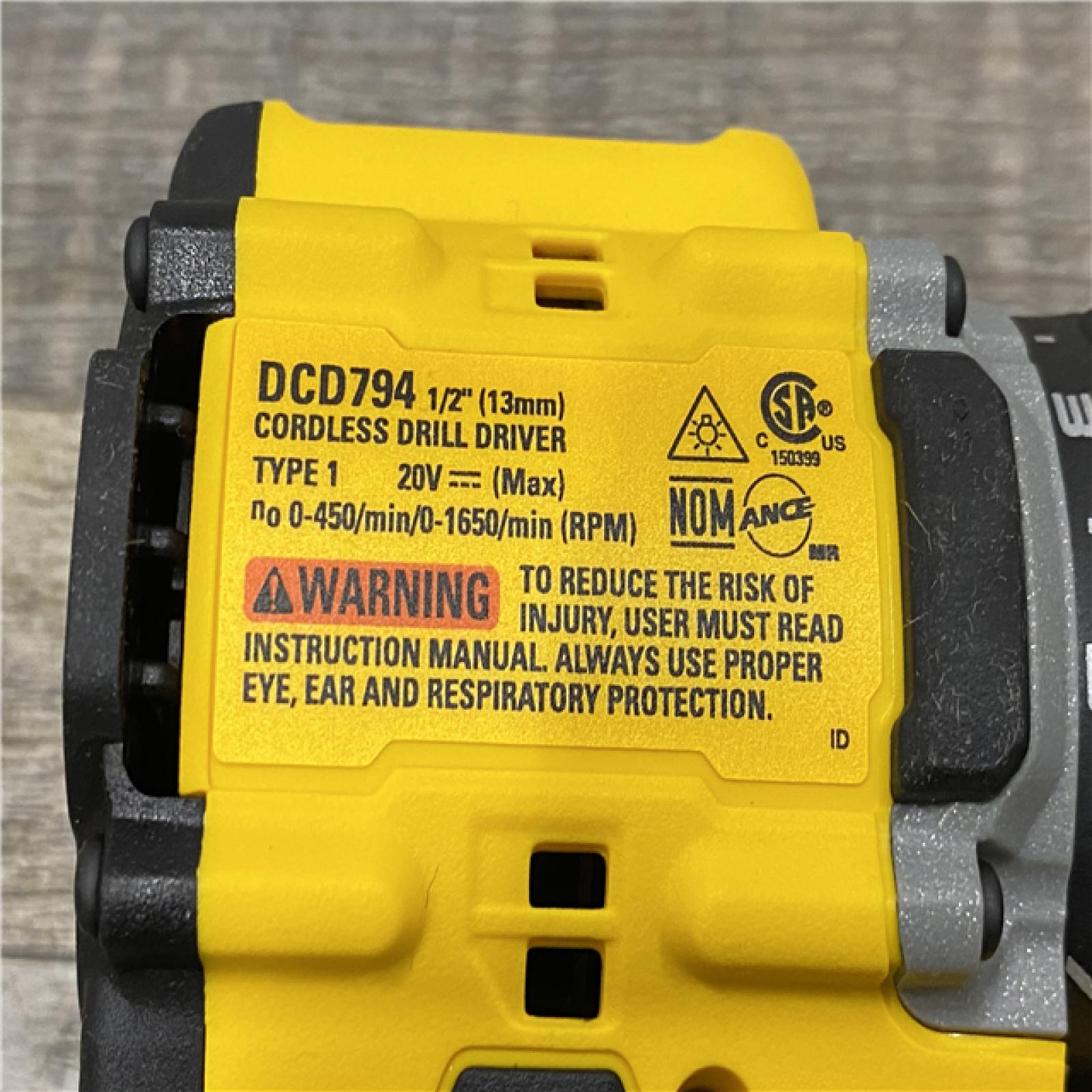 AS-IS DEWALT ATOMIC 20-Volt MAX Lithium-Ion Cordless Combo (2-Tool) Kit