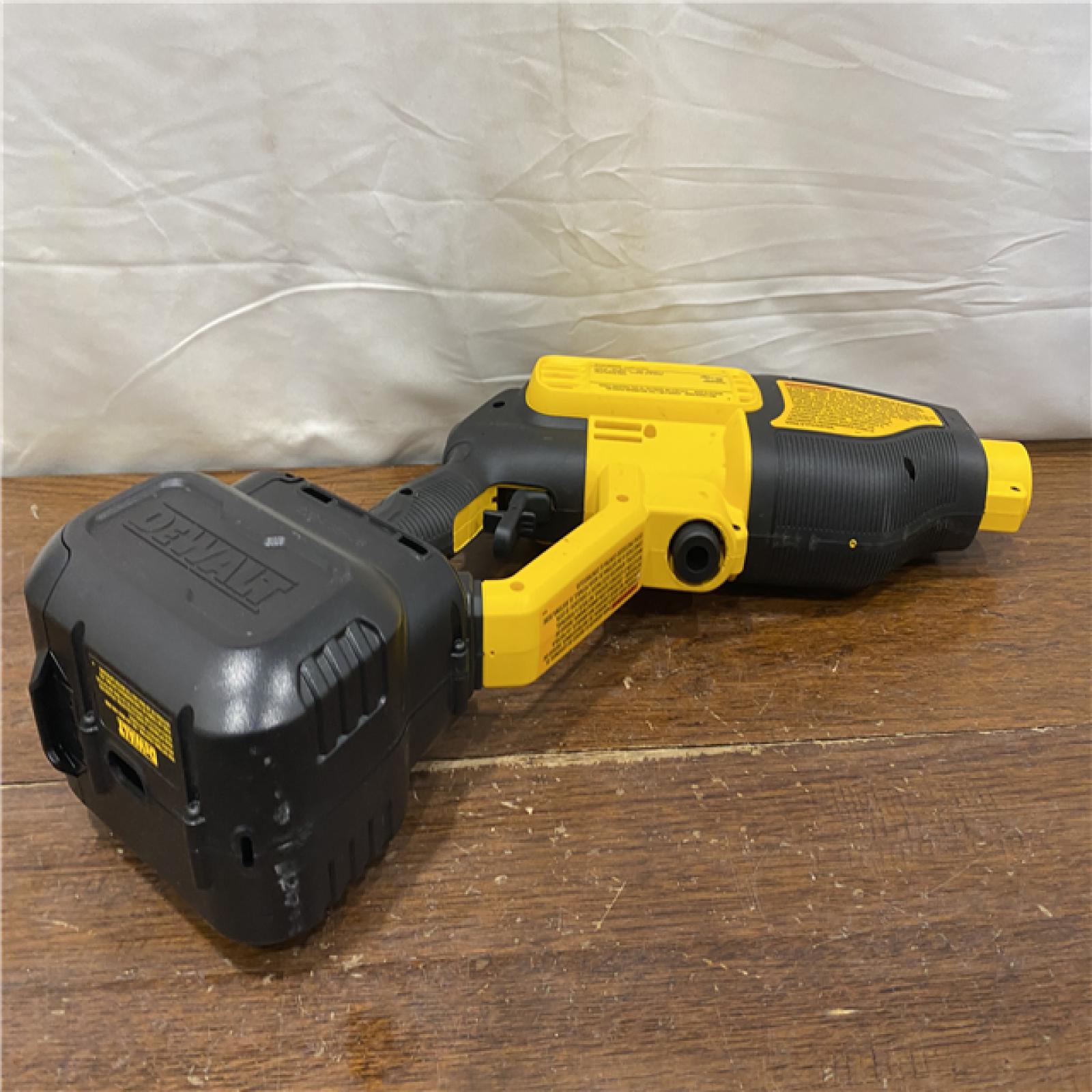 AS-IS Dewalt 20V 550 PSI  1 GPM Cordless Power Cleaner W/ 4 Nozzles Tool-Only DCPW550B