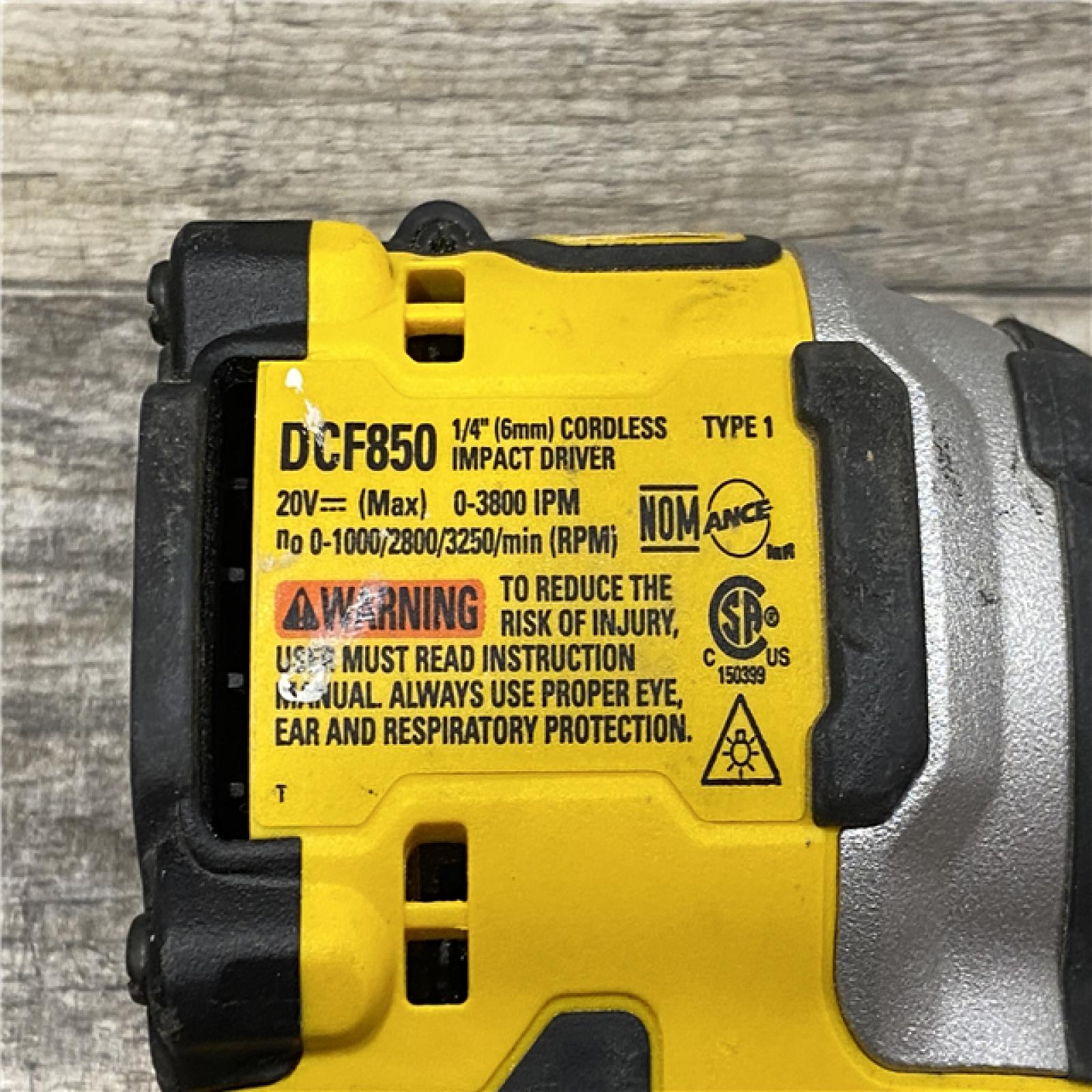 AS-IS DEWALT ATOMIC 20V MAX Lithium-Ion Cordless 1/4 in. Brushless Impact Driver Kit