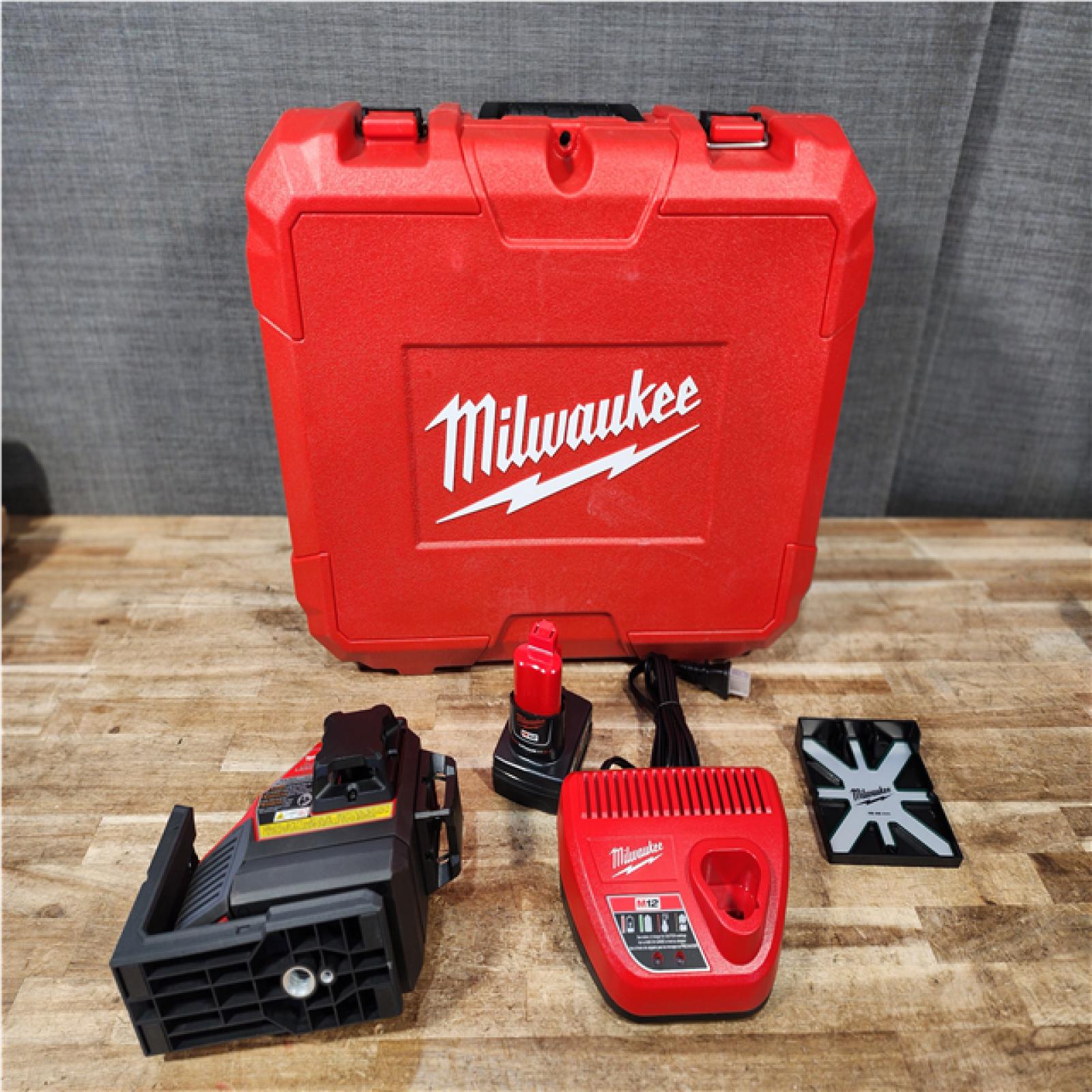 Houston Location As-IS Milwaukee 12-Volt Lithium-Ion Cordless Green 250 ft. 3-Plane Laser Level Kit