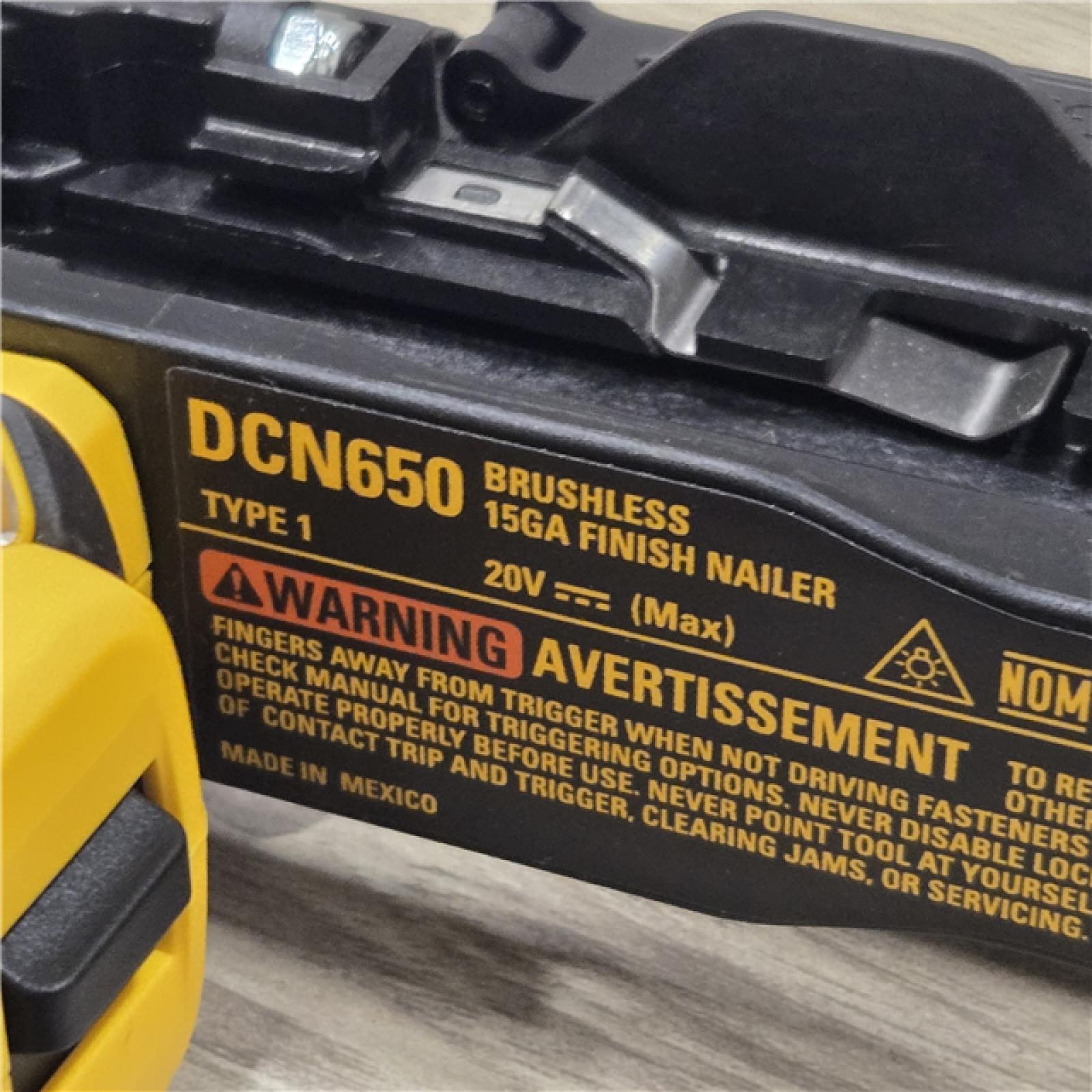 AS-IS DeWalt 15 GA ANGLED FINISH NAILER KIT