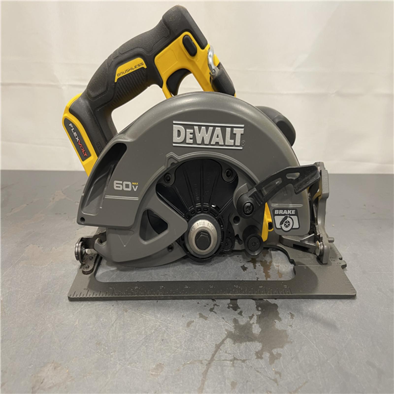 AS-IS - DeWALT FLEXVOLT 60V MAX Cordless Brushless 7-1/4 in. Circular Saw with Brake