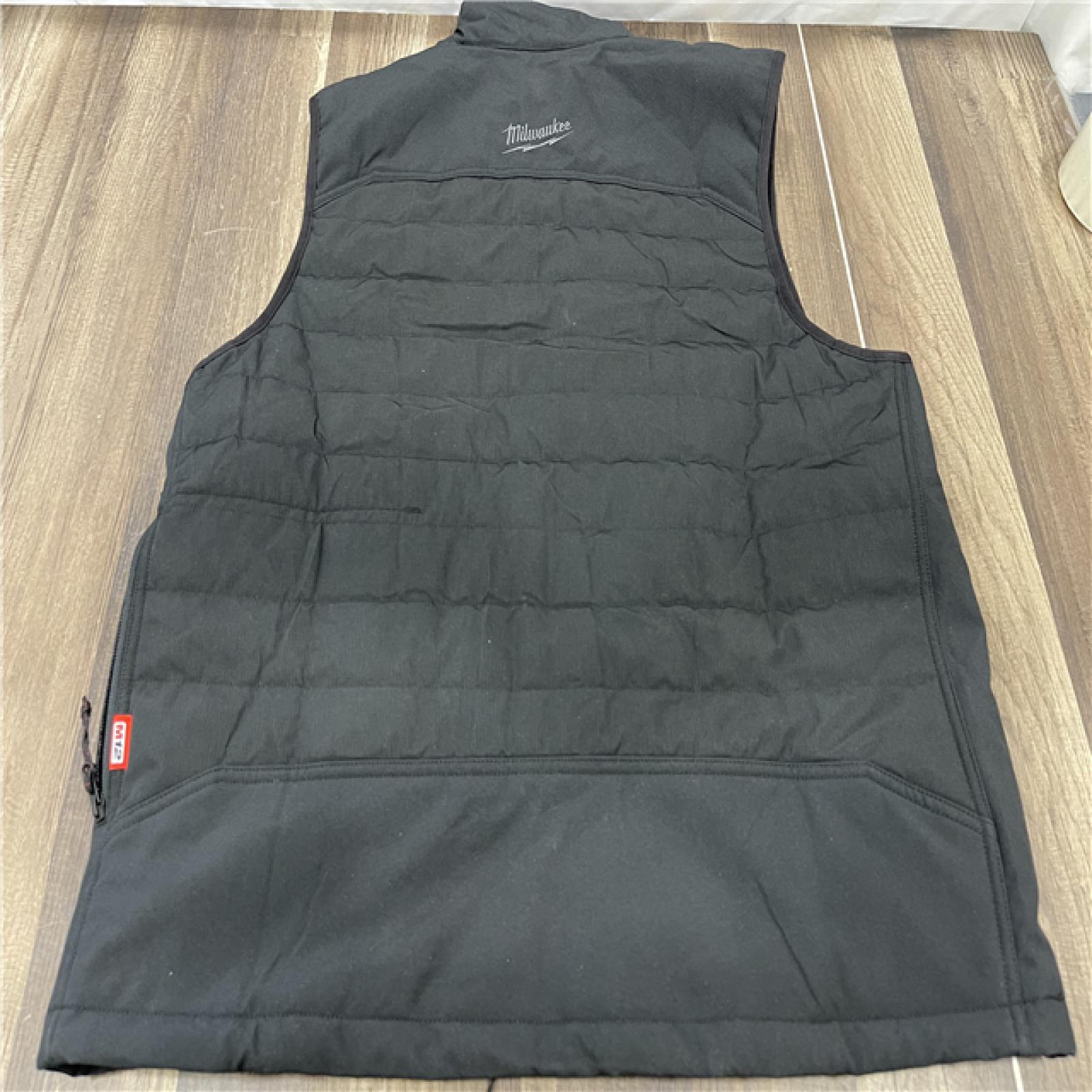 AS-IS Milwaukee Men's Large M12 12-Volt Lithium-Ion Cordless Axis Black Heated Vest Kit