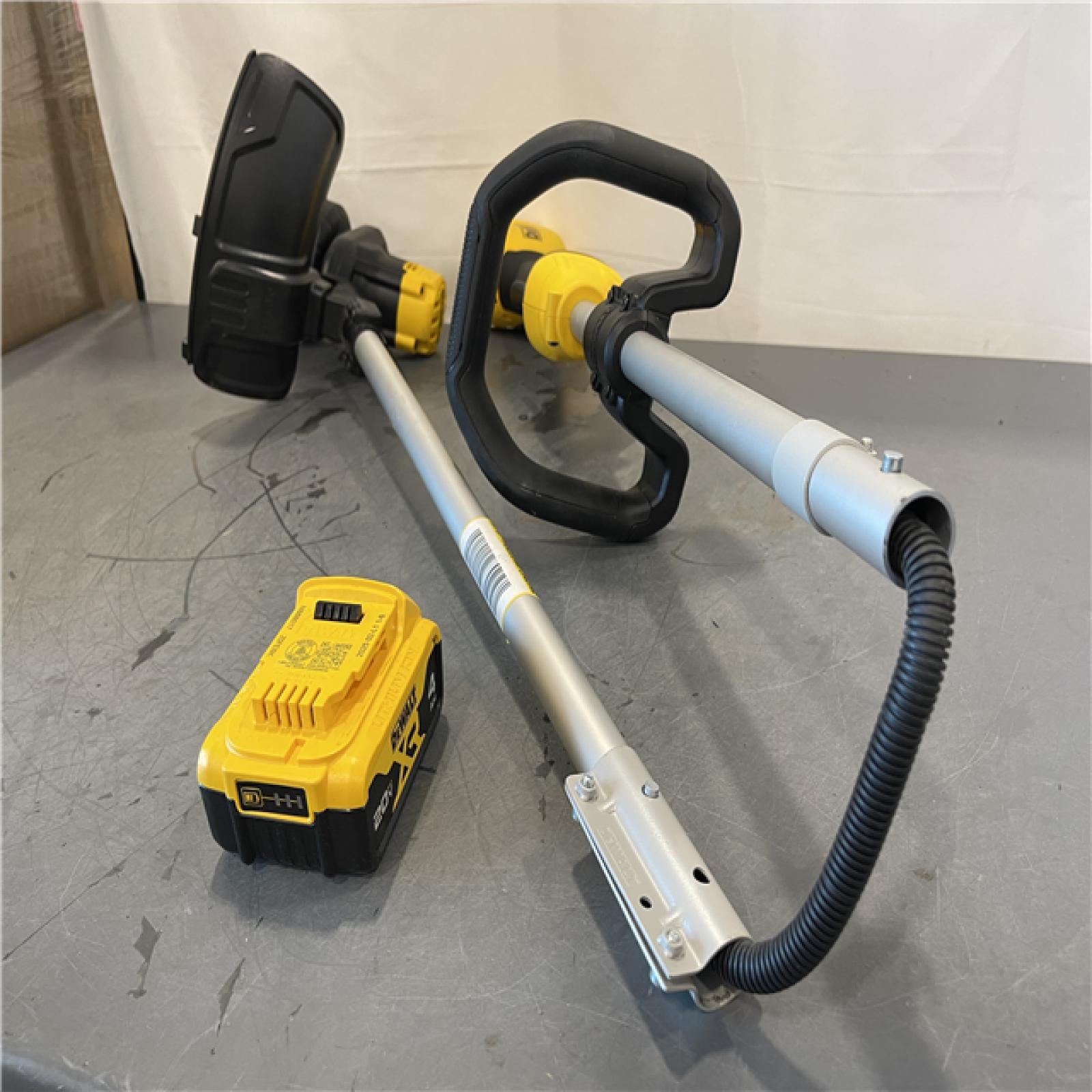 AS-IS - DeWalt 20V MAX 13 in. Cordless Battery Powered String Trimmer Kit