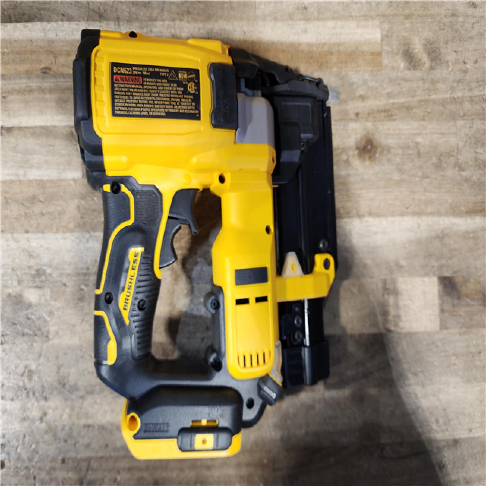 HOUSTON LOCATION - AS-IS DEWALT ATOMIC 20V MAX Lithium Ion Cordless 23 Gauge Pin Nailer Kit