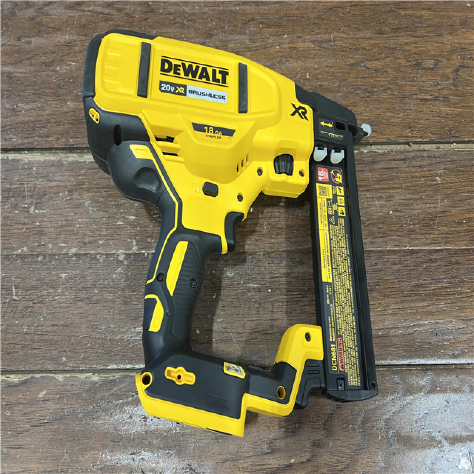 AS-IS DEWALT 20V MAX XR 18 Gauge Brad Nailer Kit