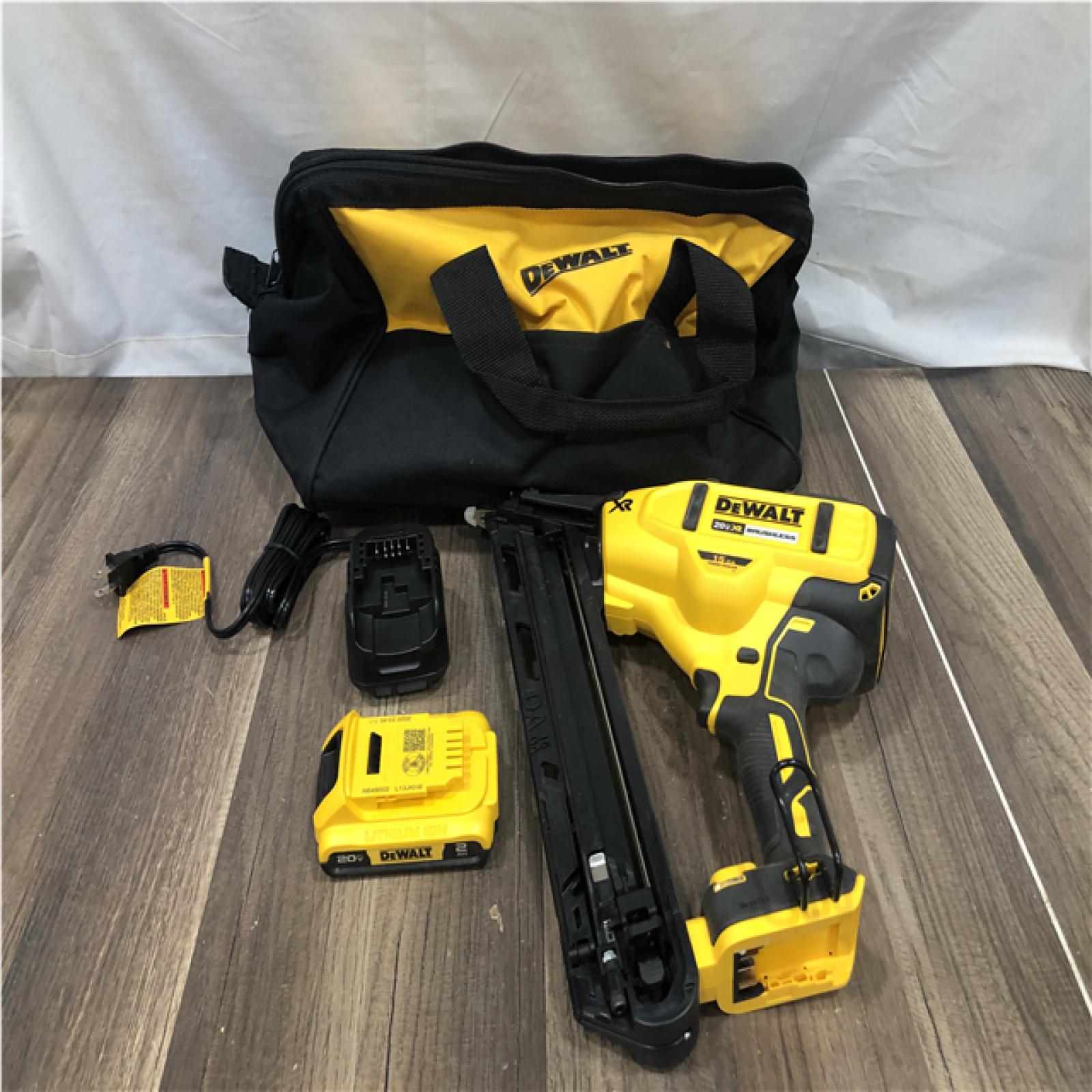AS-IS DEWALT 20V MAX XR Lithium-Ion Cordless 2-1/2 in. 15-Gauge Finish Nailer Kit