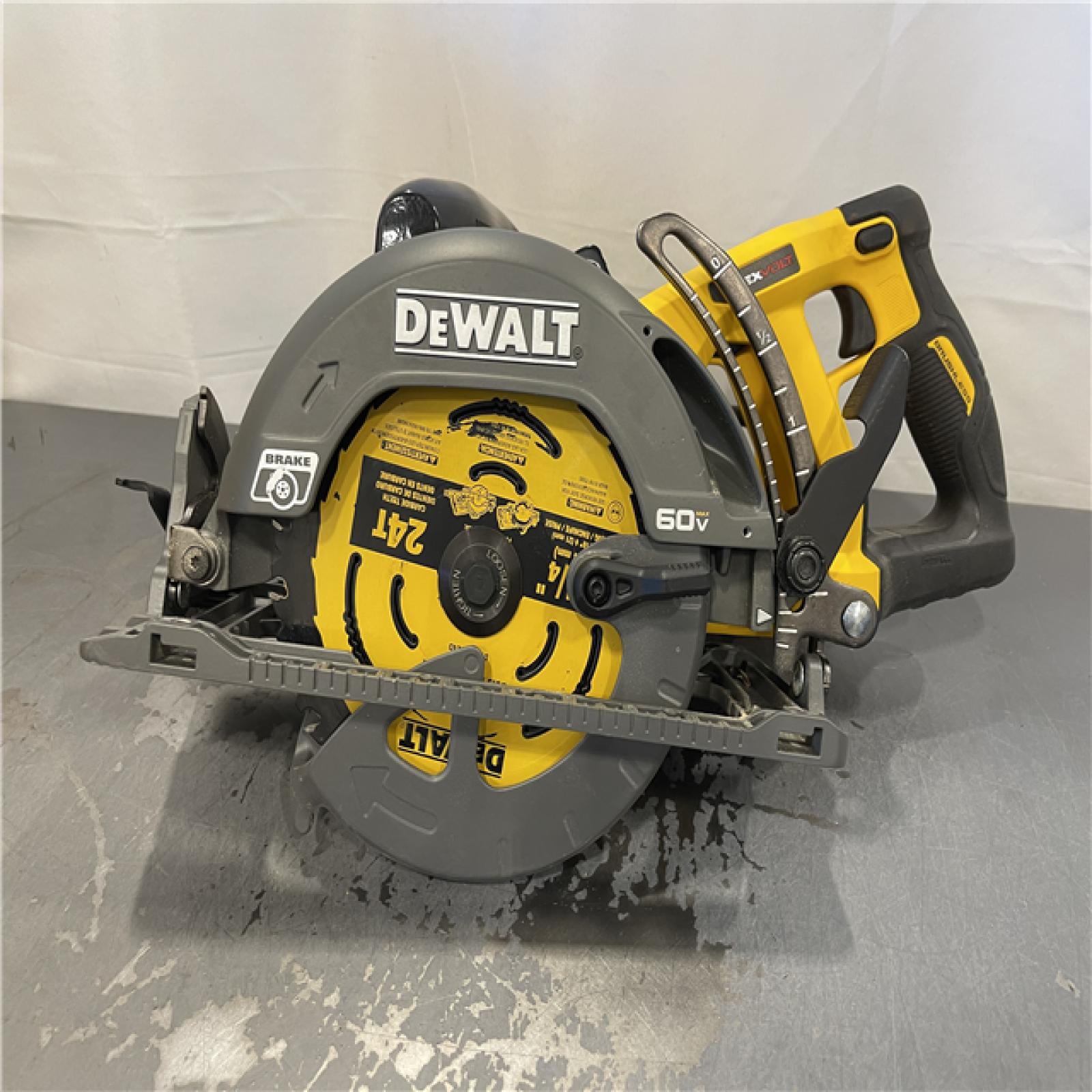 AS-IS - DEWALT FLEXVOLT 60V MAX Cordless Brushless 7-1/4 in. Wormdrive Style Circular Saw