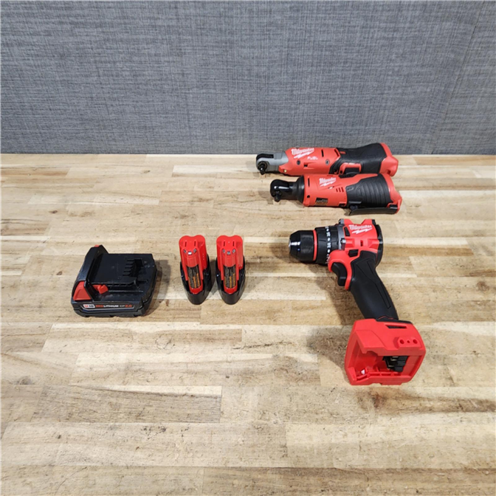 HOUSTON LOCATION - AS - IS MILWAUKEE 3 TOOL COMBO KIT W/ (3) BATTERIES