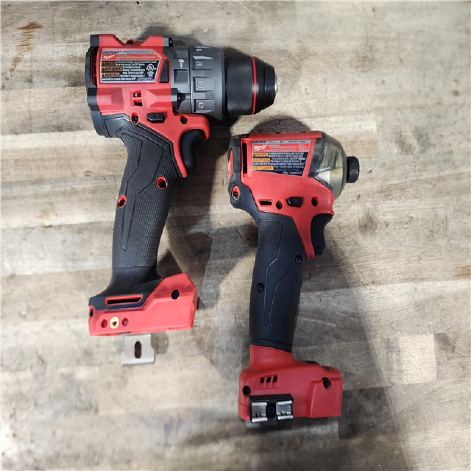 HOUSTON LOCATION - AS-IS MILWAUKEE 2 TOOL COMBO KIT W/ (2) BATTERY & CHARGER