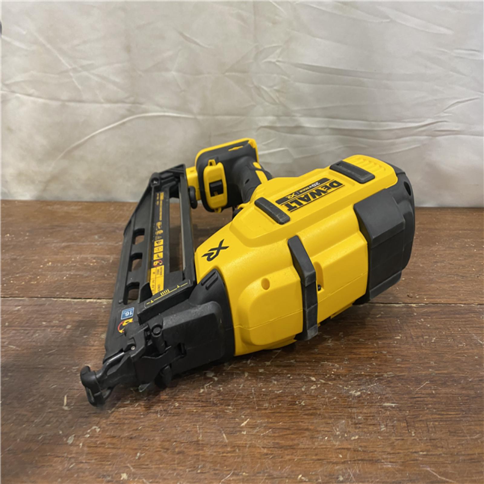 AS-IS DeWalt DCN660D1 20V 16 Gauge Cordless Angled Finish Nailer Kit W/ 2Ah Battery
