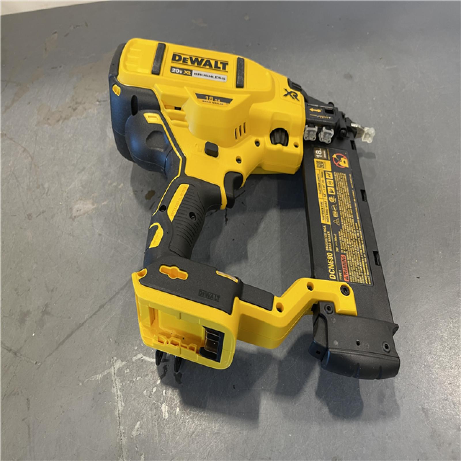 AS-IS - DeWalt 20V MAX XR Lithium-Ion Electric Cordless 18-Gauge Brad Nailer