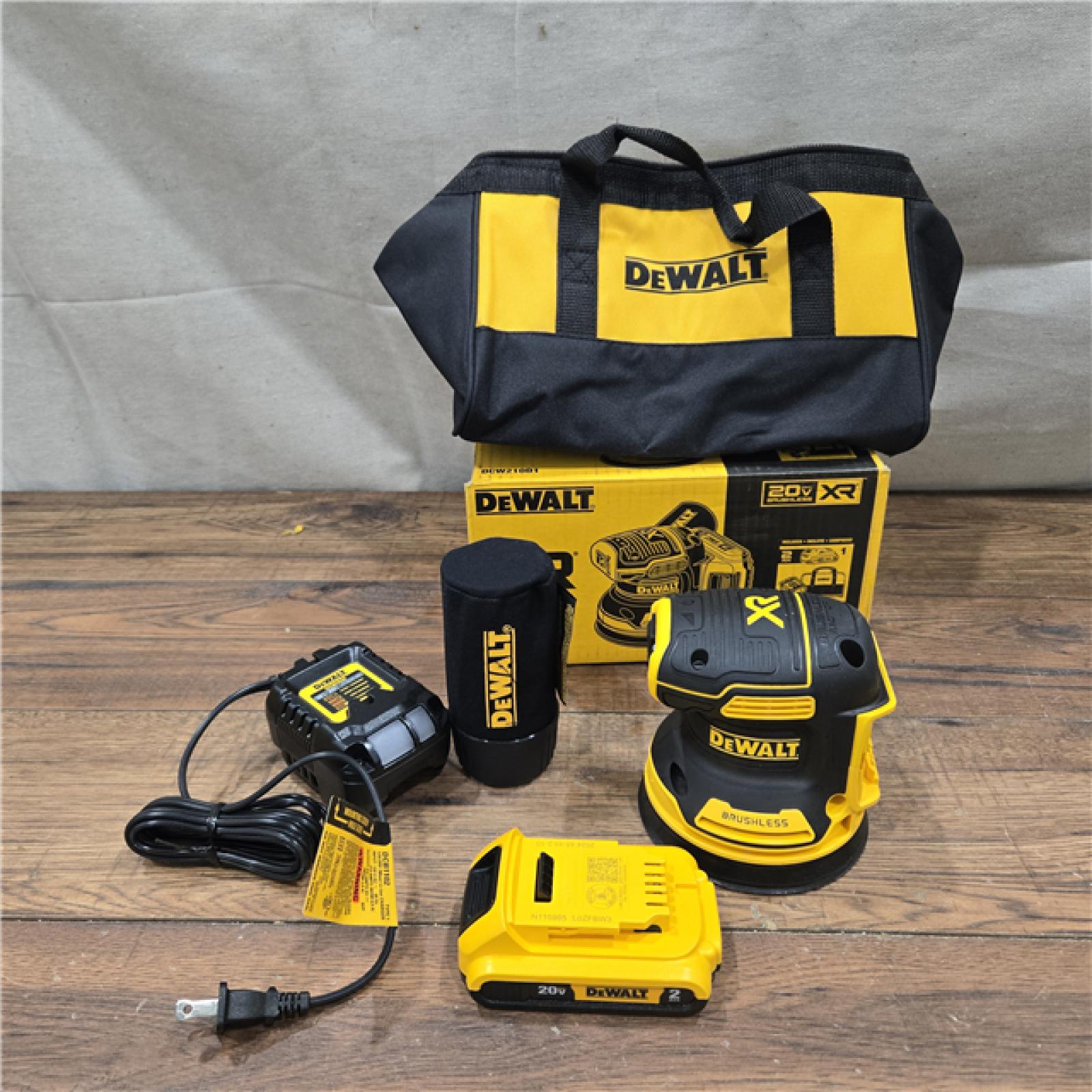 AS-IS DEWALT Cordless Brushless Random Orbital Sander KIT