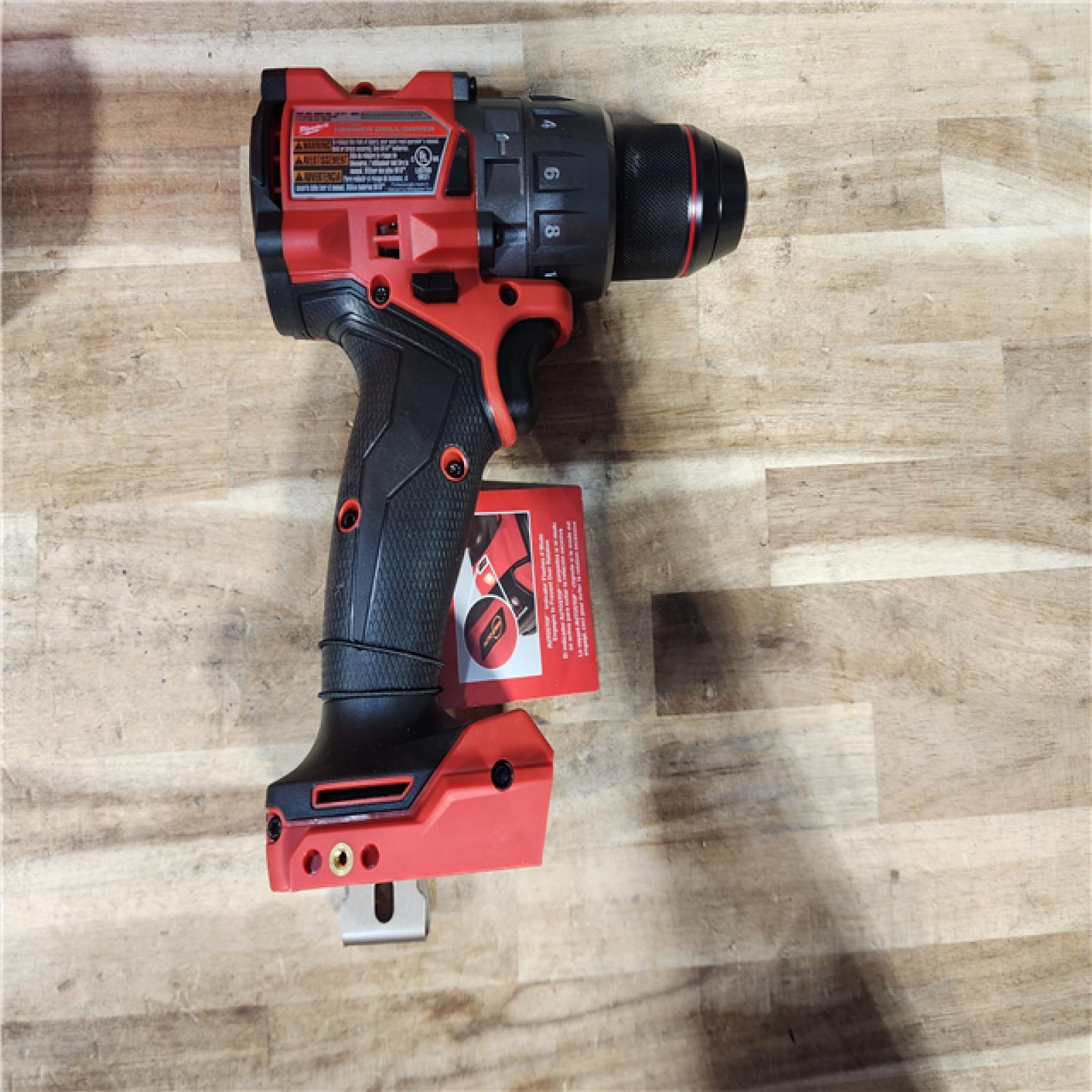 HOUSTON LOCATION - AS-IS (APPEARS LIKE NEW) Milwaukee FUEL 18V Lithium-Ion Brushless Cordless 1/2 in. Hammer Drill Driver Kit