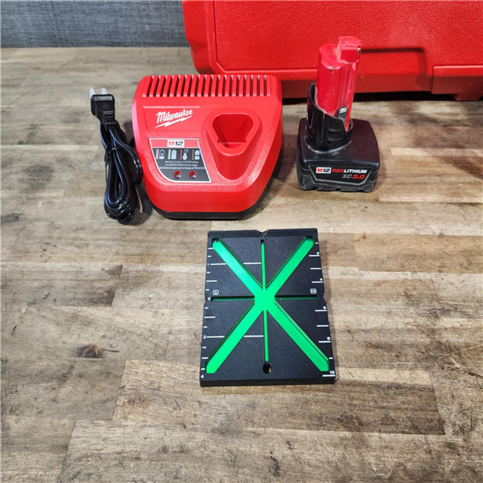 HOUSTON LOCATION - AS-IS Milwaukee-3632-21 M12 Green Beam Laser 360° 3-Plane Kit