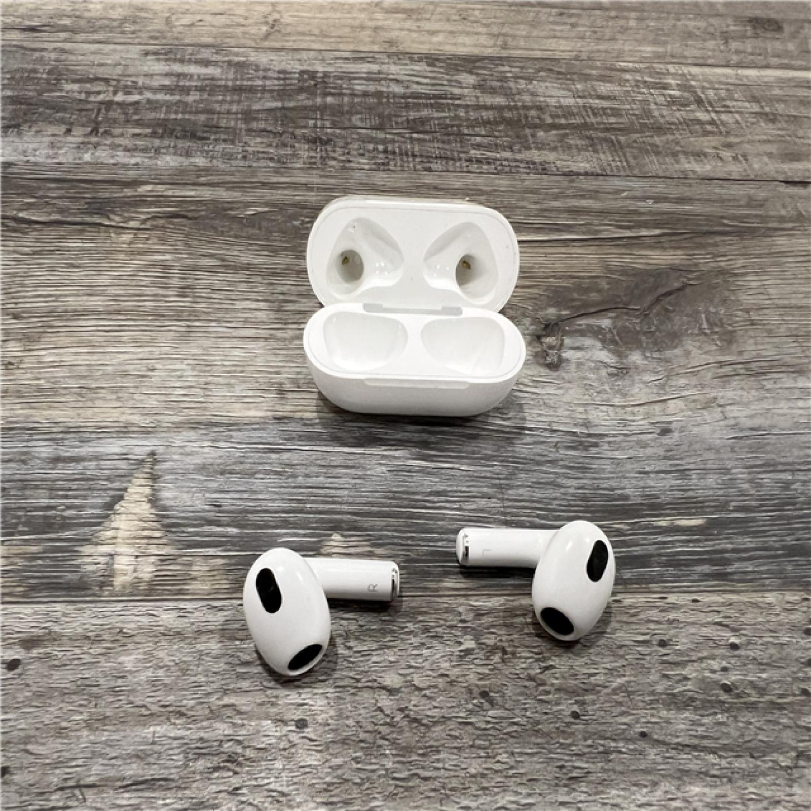 AS-IS Apple - AirPods (3rd generation) with Lightning Charging Case - White