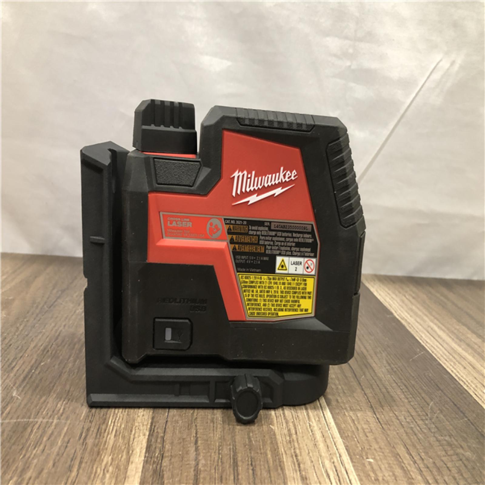 AS-IS Milwaukee 100 ft. REDLITHIUM Lithium-Ion USB Green Rechargeable Cross Line Laser Level with Charger
