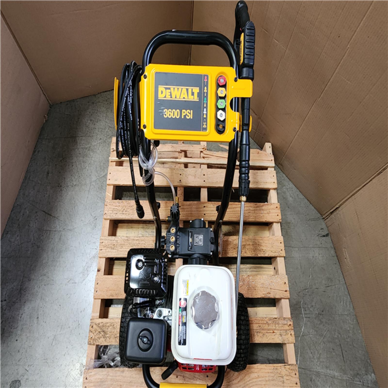 Phoenix DEWALT 3600 PSI 2.5 GPM Gas Pressure Washer with Honda GX200 Engine  Heavy-Duty Commercial Cold Water Power Cleaner