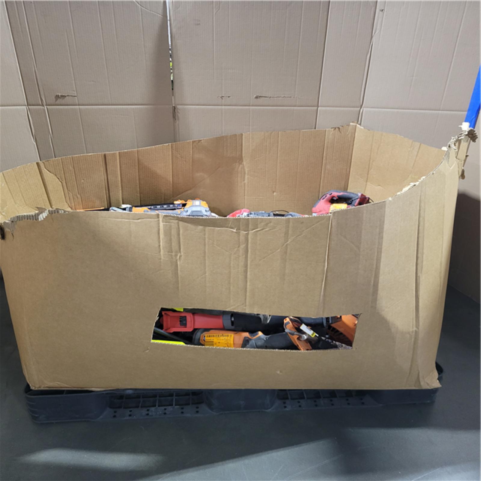 PHOENIX AS-IS TOOL PALLET