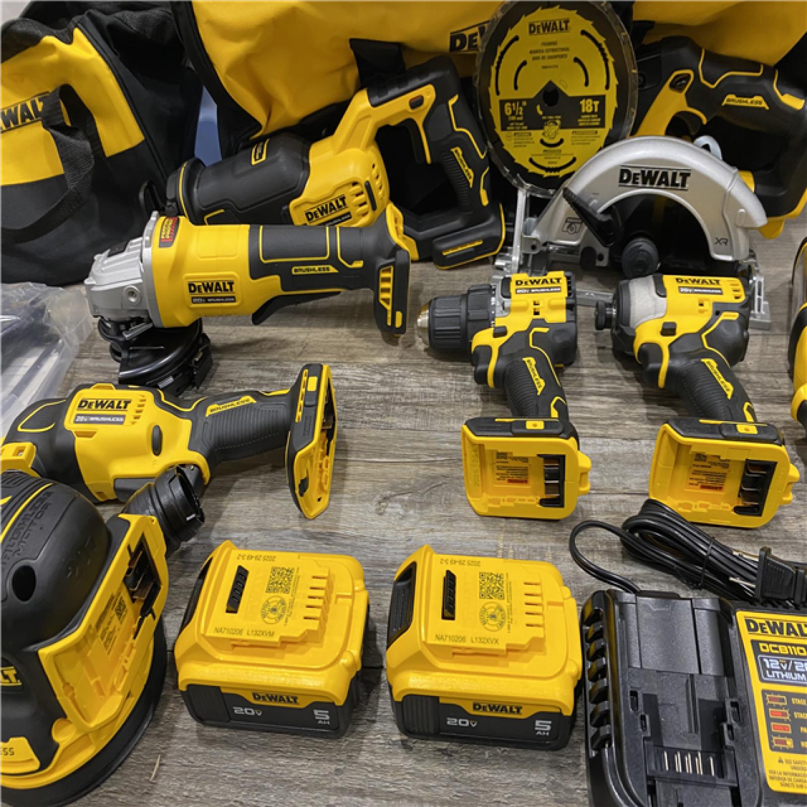 LIKE NEW - DEWALT 20V Lithium-Ion Cordless 8-Tool Combo Kit