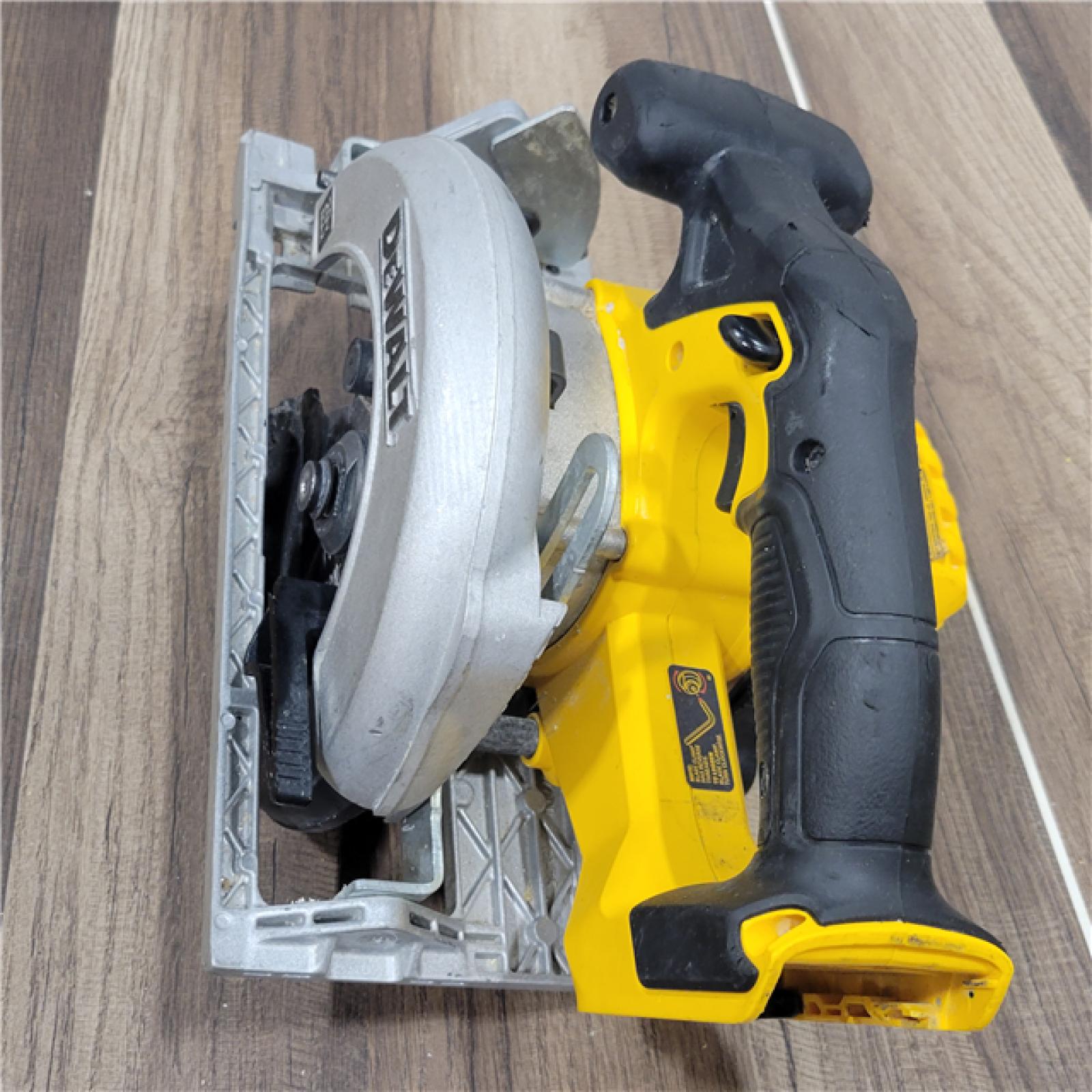 AS-IS DeWALT DCS565B 20V Max Brushless 6.5   Cordless Circular Saw (TOOL ONLY)