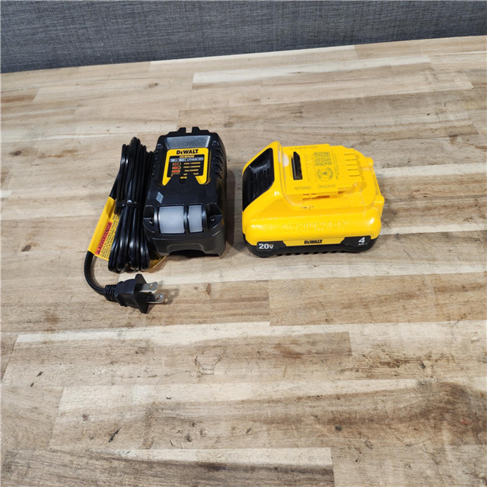 HOUSTON LOCATION - AS-IS DEWALT ATOMIC 20V MAX Cordless 1/2 in. Ratchet W/ BATTERY & CHARGER