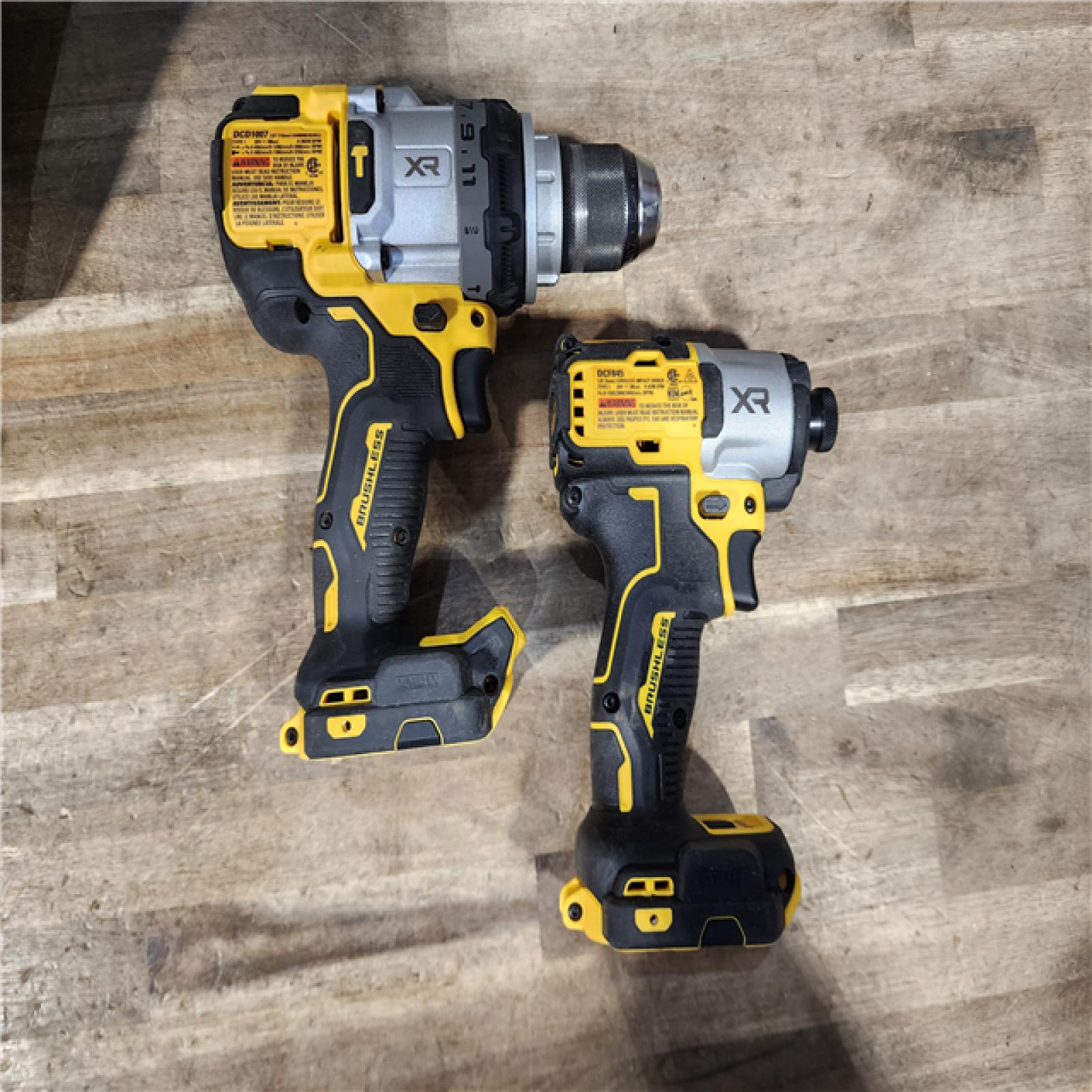 HOUSTON LOCATION - AS-IS DEWALT 2 TOOL COMBO KIT W/ (2) BATTERY & CHARGER