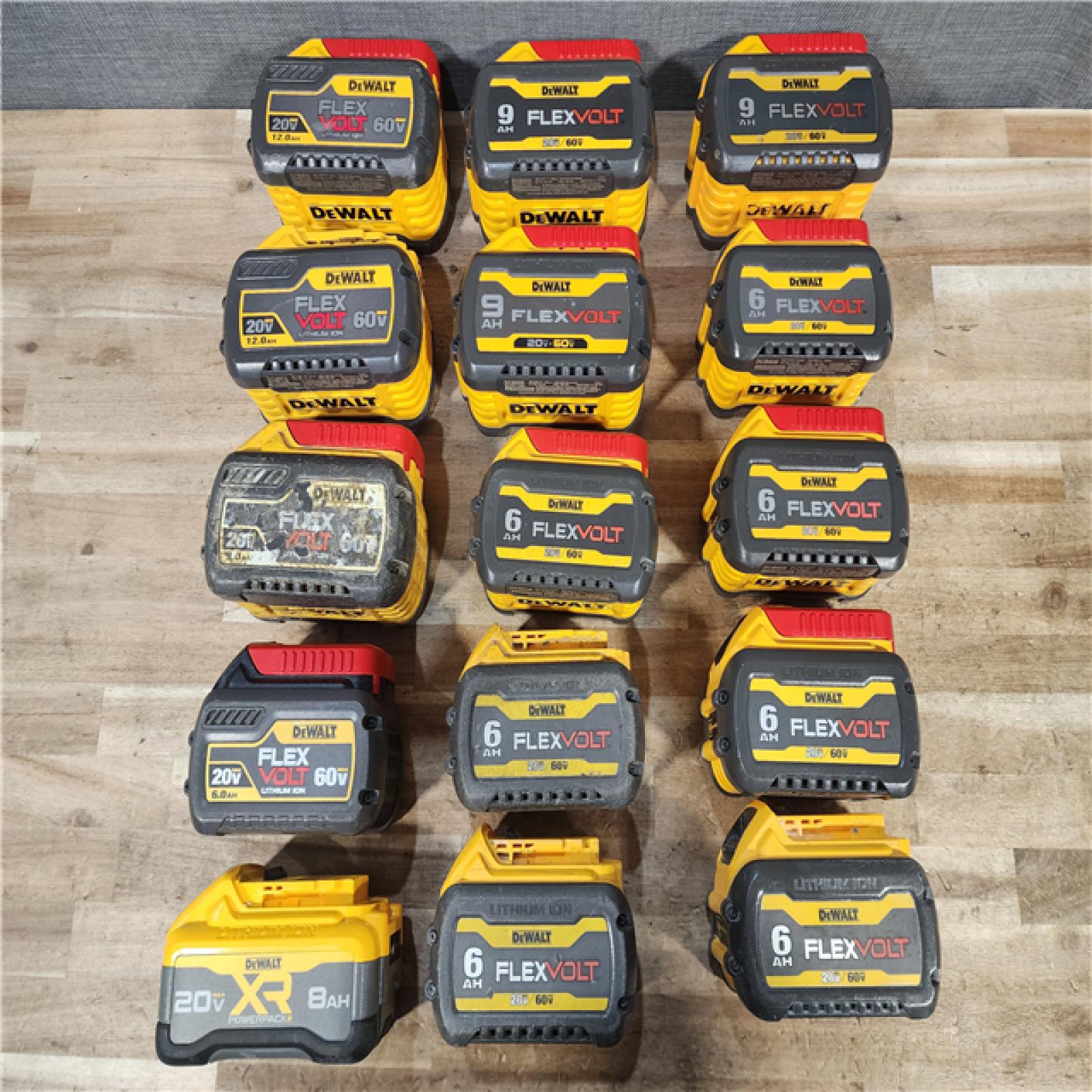 HOUSTON LOCATION - AS - IS DEWALT BATTERY PACK QTY - 15