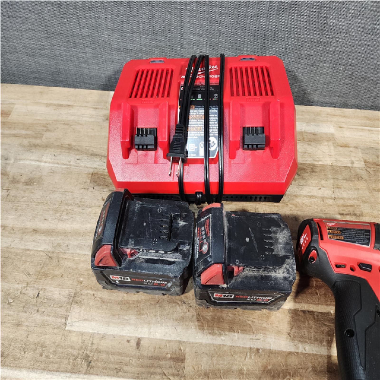 HOUSTON LOCATION - AS - IS Milwaukee 2 Tool Combo Kit W/ (2) Battery & Charger