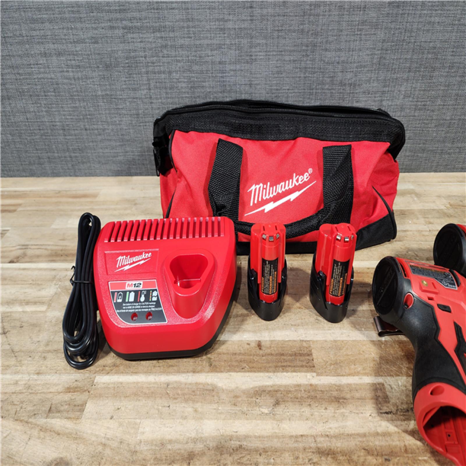 HOUSTON LOCATION - AS - IS Milwaukee 2 Tool Combo Kit W/ (2) Battery & Charger