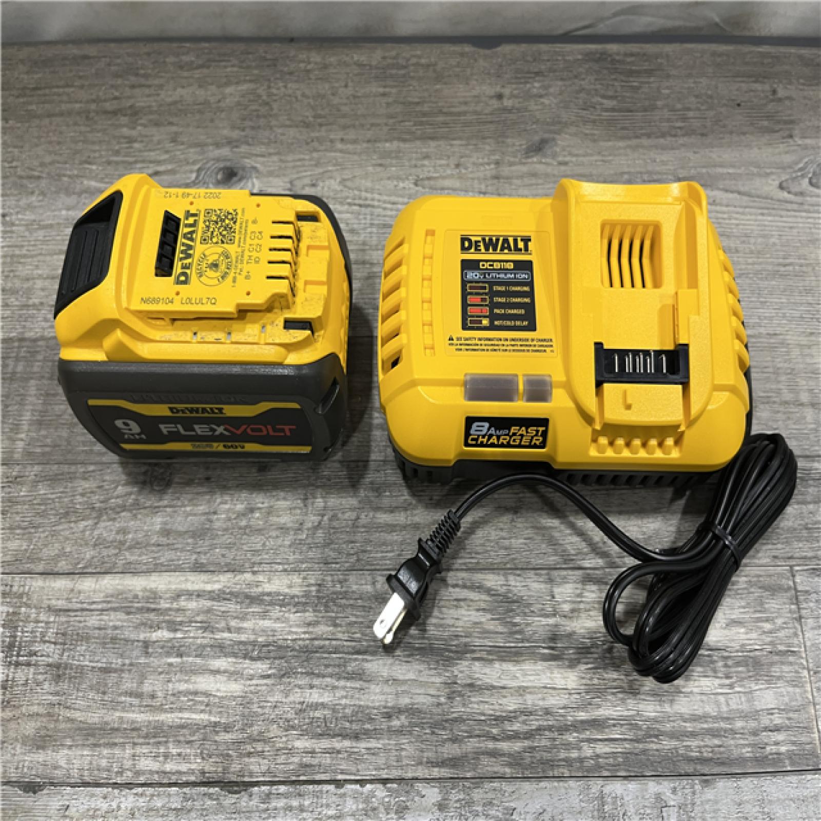 AS-IS DEWALT 20V/60V MAX FLEXVOLT Lithium-Ion 9.0Ah Battery and Charger Starter Kit