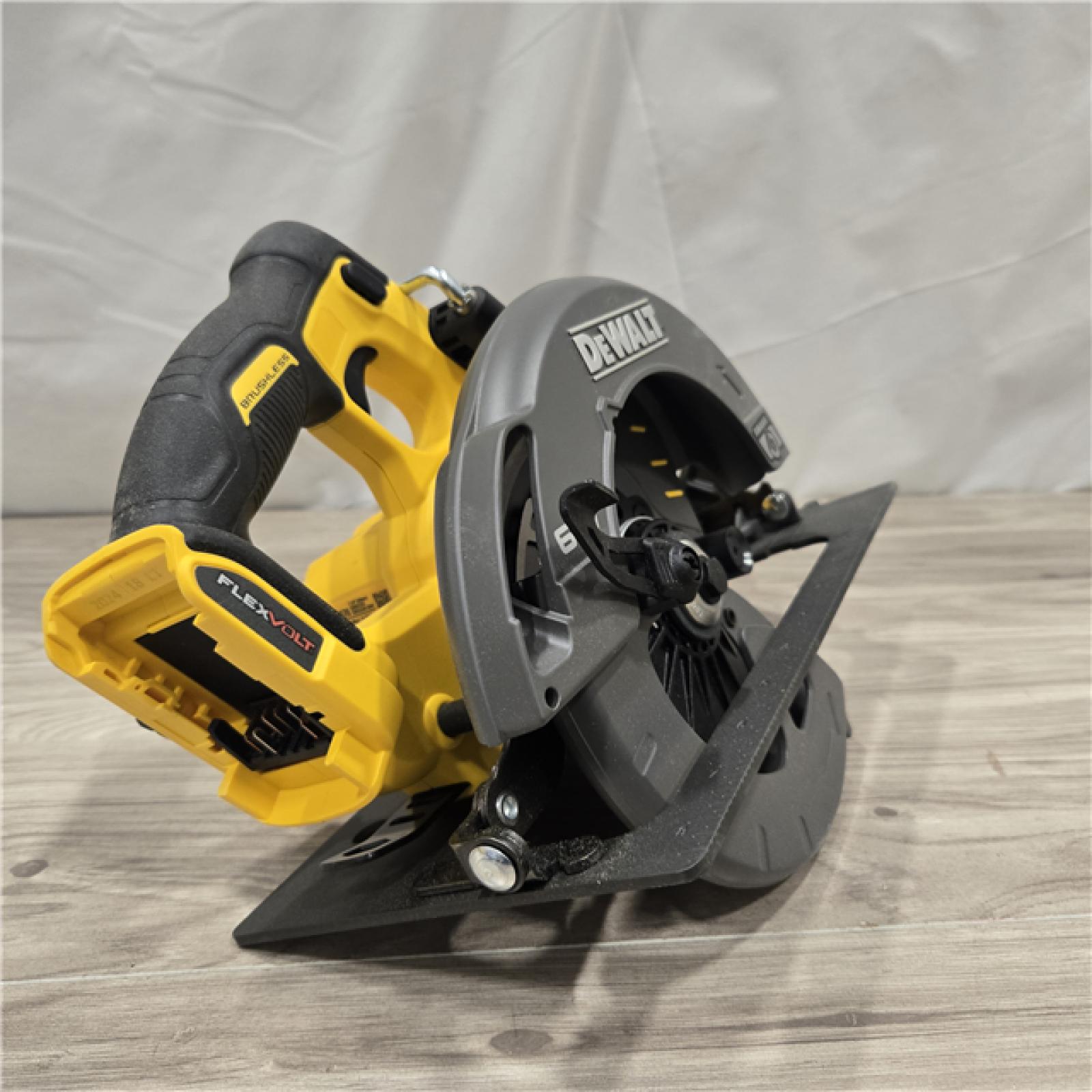AS-IS DeWALT Flexvolt Max 7-1/4 60V Circular Saw (Tool Only)