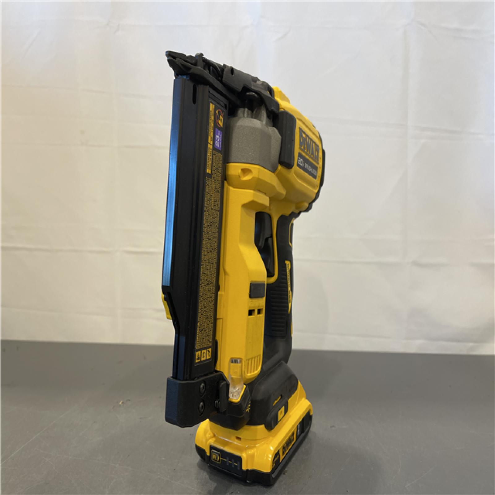 AS-IS - DeWalt ATOMIC 20V MAX Lithium Ion Cordless 23 Gauge Pin Nailer Kit