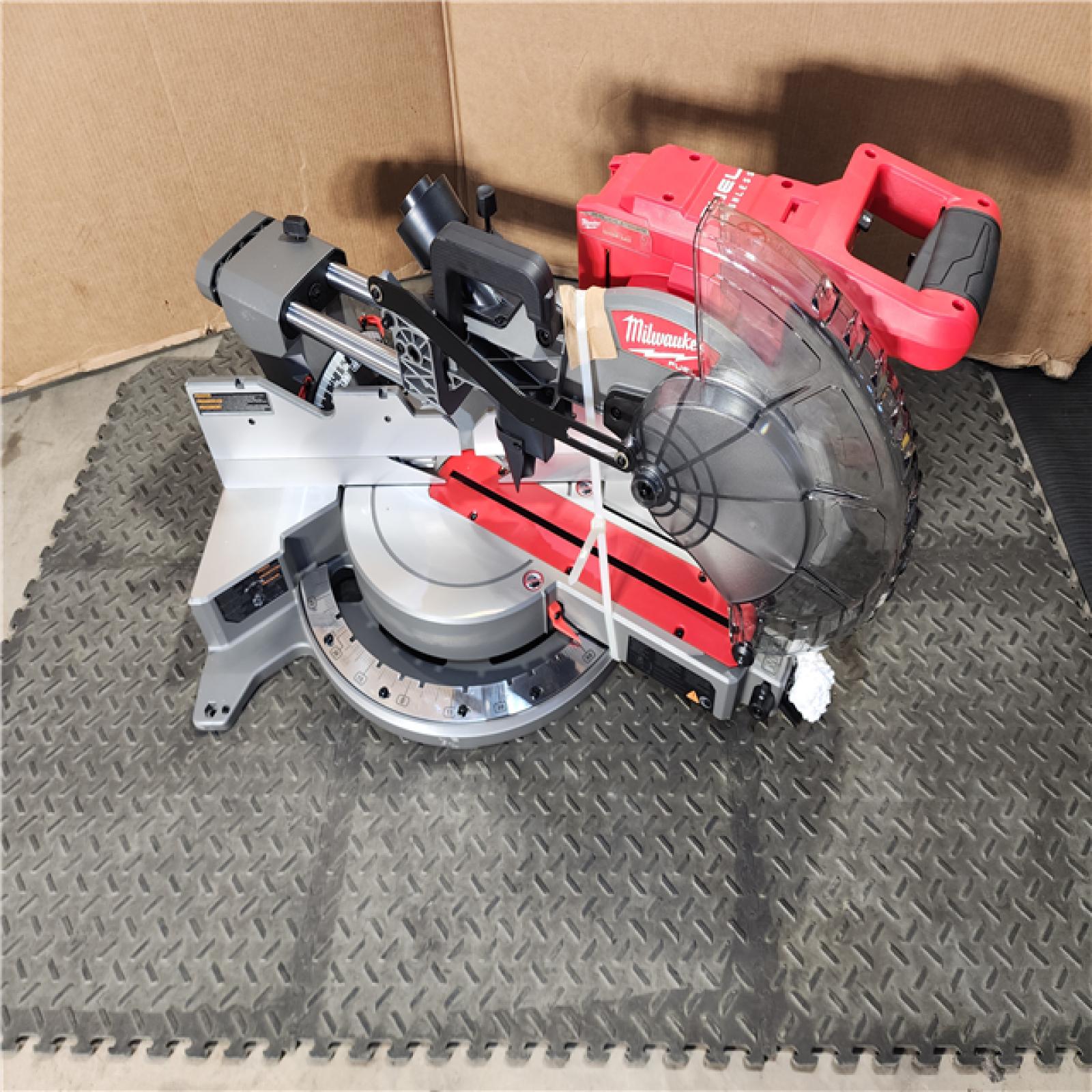 HOUSTON LOCATION - AS-IS Milwaukee M18 Fuel 12 in. Cordless Brushless Dual-Bevel Compound Miter Saw Kit (Battery & Charger)