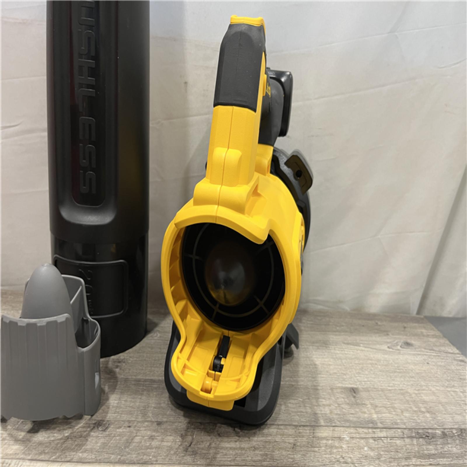 AS-IS DEWALT 20V MAX 125 MPH 450 CFM Brushless Cordless Handheld Leaf Blower with Concentrator Nozzle (Tool Only)