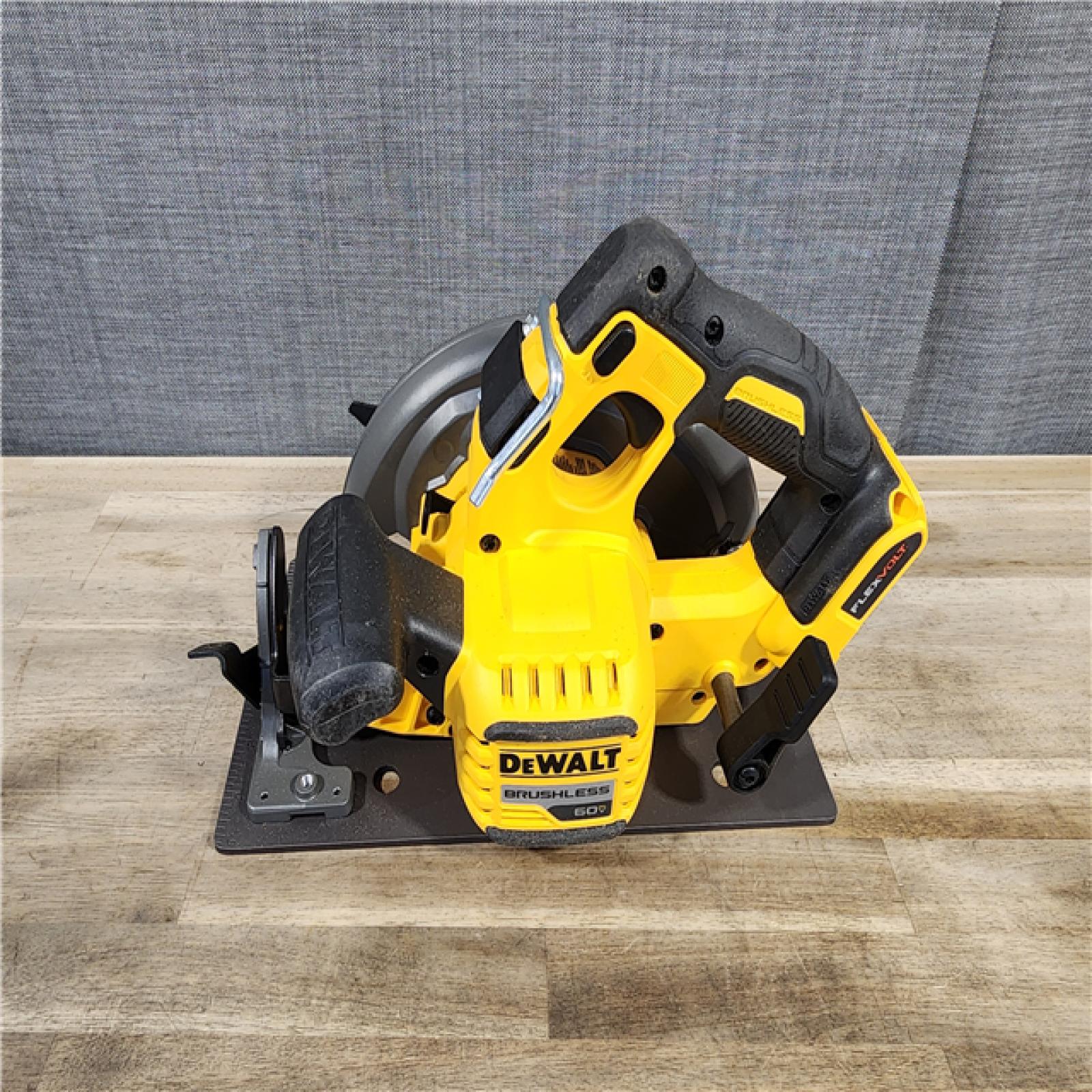 HOUSTON LOCATION - AS-IS DeWALT Flexvolt Max 7-1/4  60V Brushless Circular Saw DCS578B (Bare Tool)