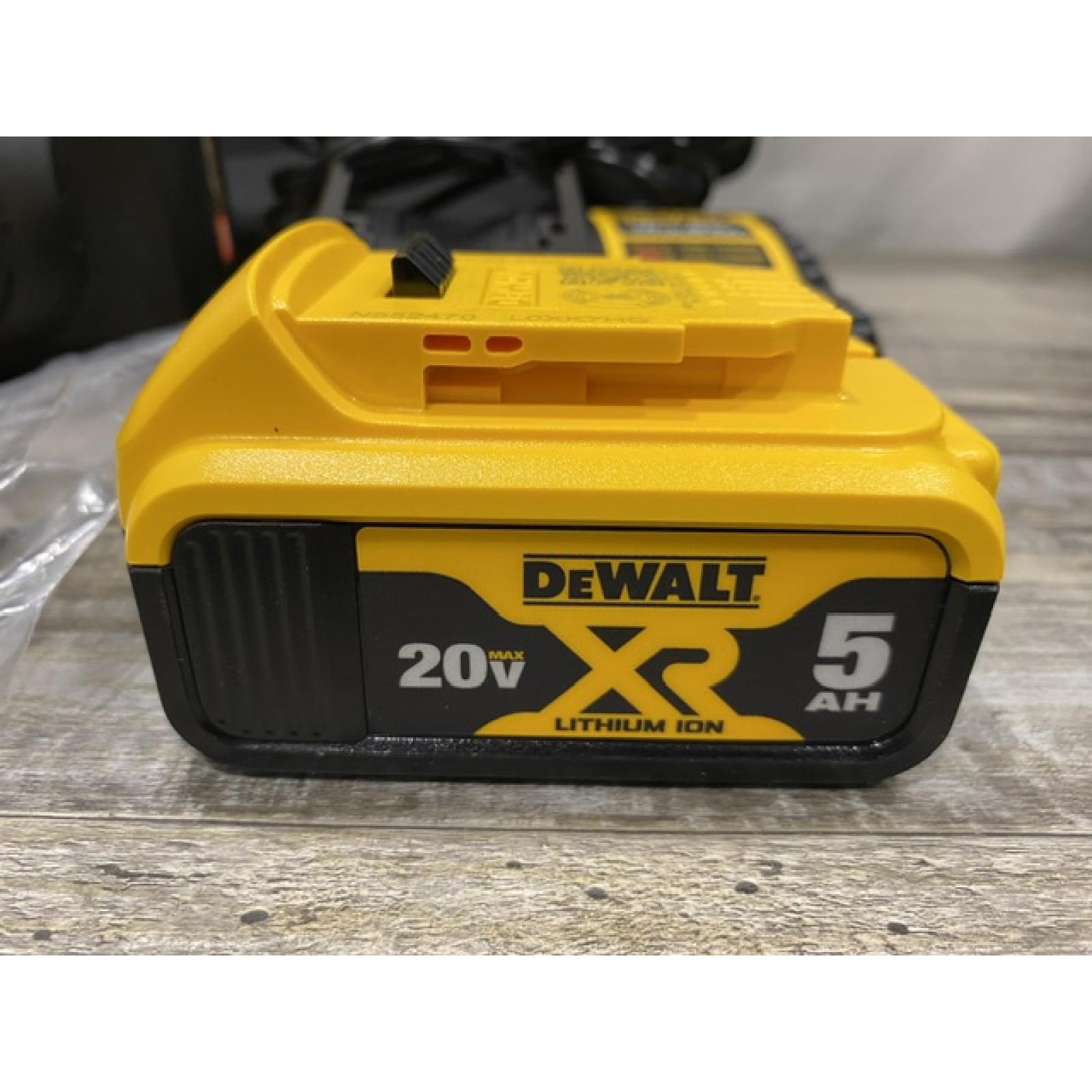 AS-IS DEWALT 20-Volt 30° Cordless Framing Nailer Kit