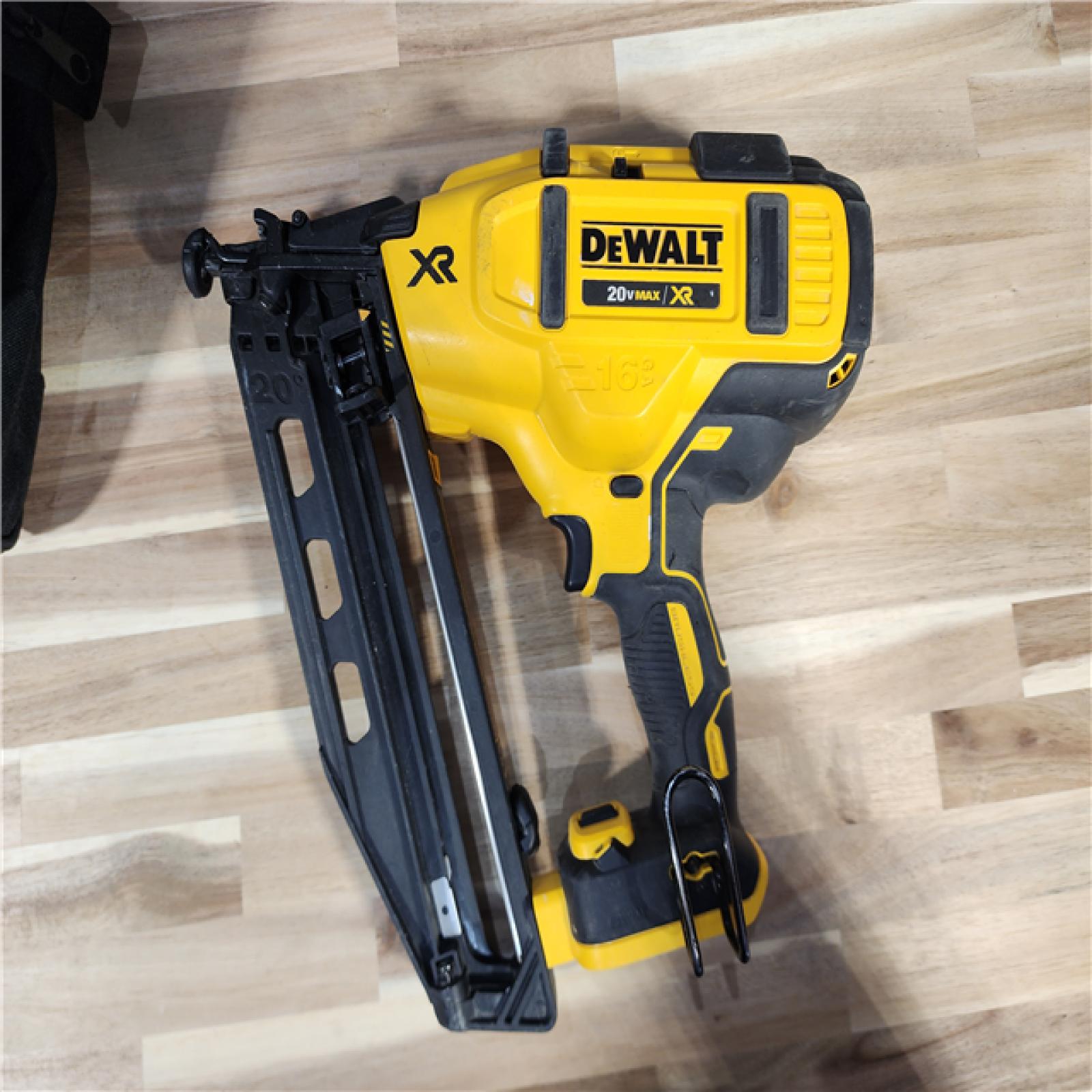 HOUSTON LOCATION - AS-IS DeWalt DCN660D1 20V 16 Gauge Cordless Angled Finish Nailer Kit W/ 2Ah Battery