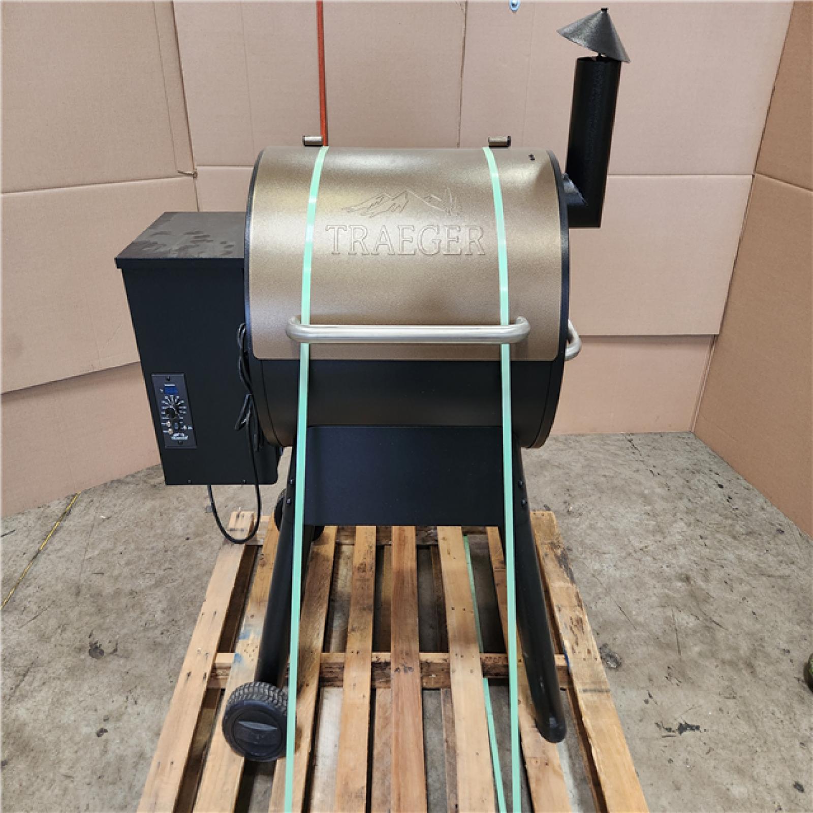 Phoenix AS-IS Traeger Pro Series 22-Pellet Grill and Smoker in Bronze