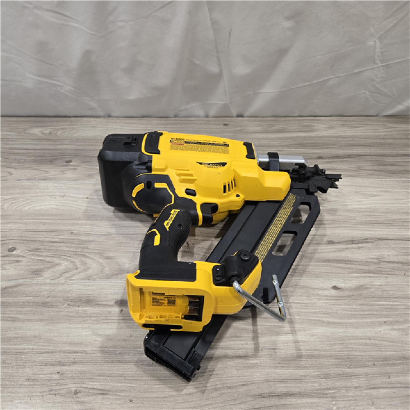 AS-IS DEWALT 20V 30 Degree Cordless Framing Nailer (Tool-Only)