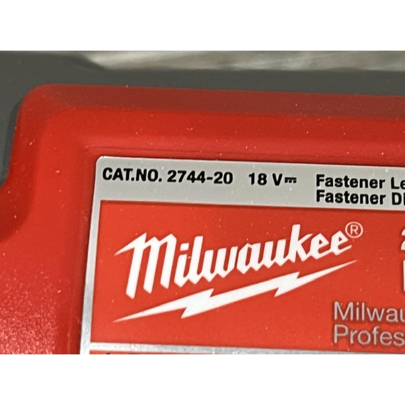AS-IS Milwaukee FUEL 3-1/2 in 18V 21-Degree Lithium-Ion Brushless Cordless Nailer (Tool Only)