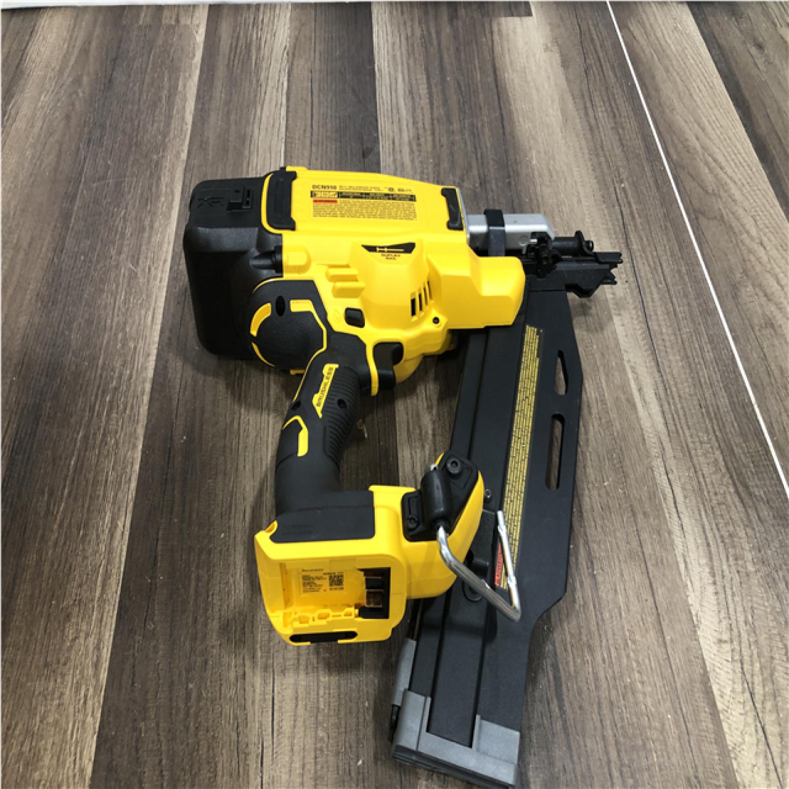 AS-IS  DEWALT 20V XR 3-1/2 in. 21 Degree Cordless Duplex Nailer (Tool-Only)